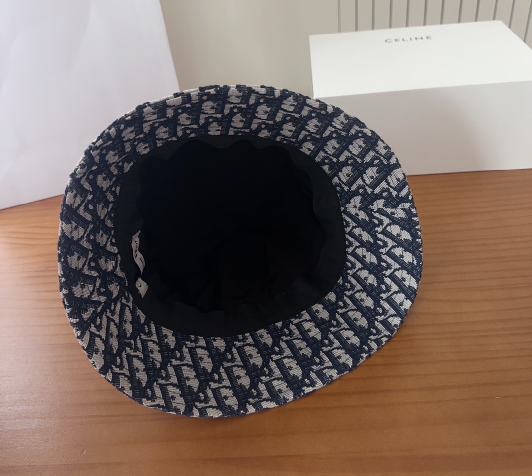 

Dior 迪奥 新款原单渔夫帽， 精致純也格调很有感觉，很酷很时尚，质量超赞