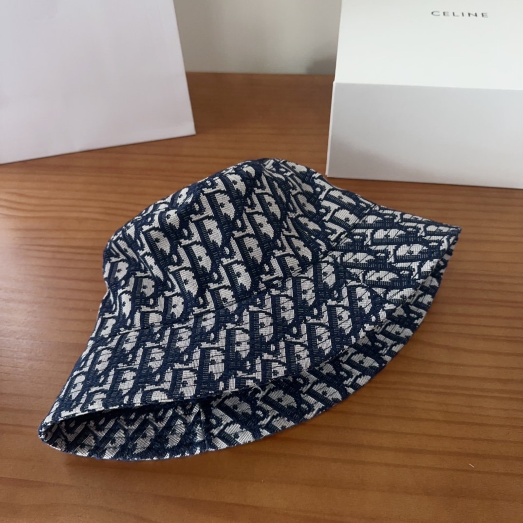 

Dior 迪奥 新款原单渔夫帽， 精致純也格调很有感觉，很酷很时尚，质量超赞