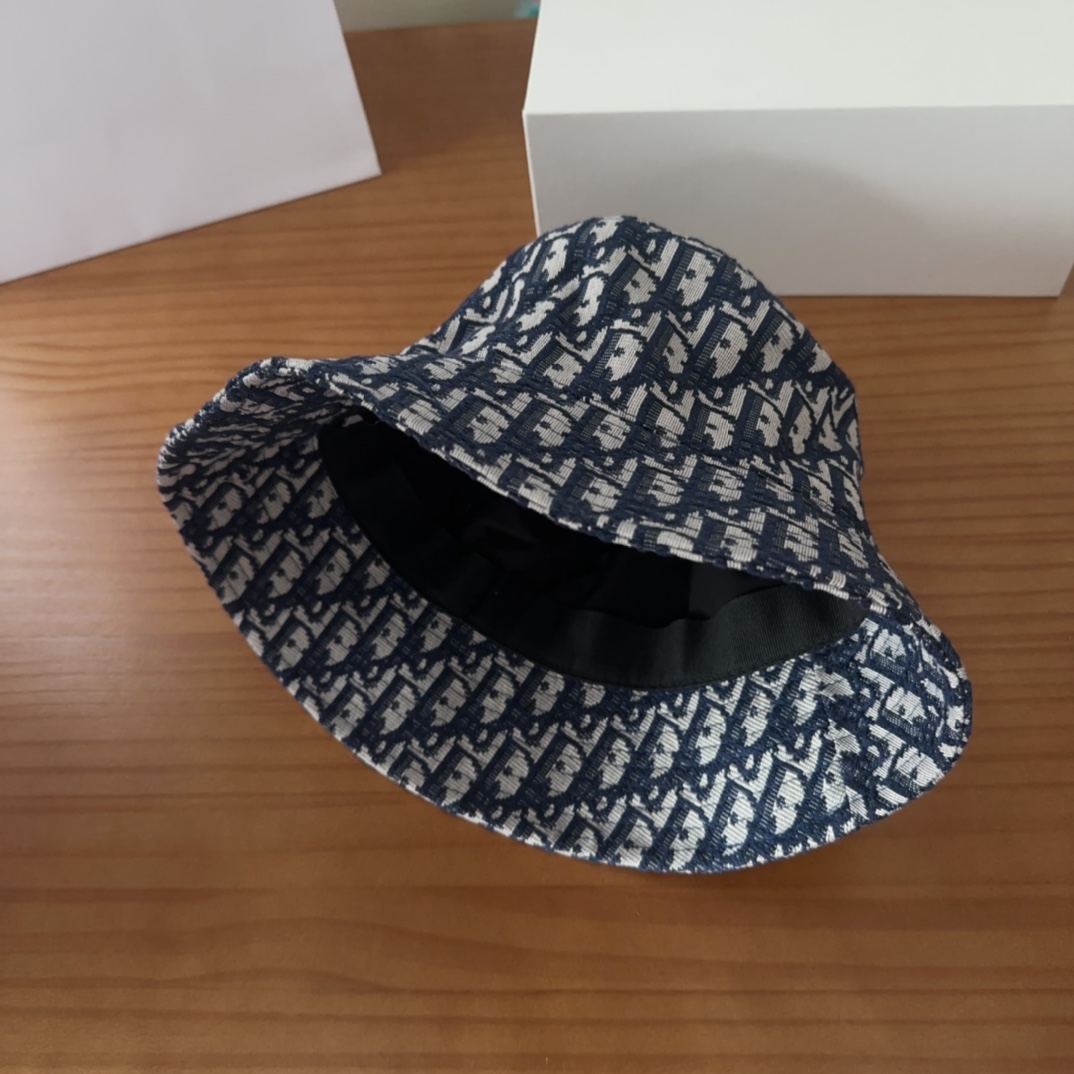 

Dior 迪奥 新款原单渔夫帽， 精致純也格调很有感觉，很酷很时尚，质量超赞