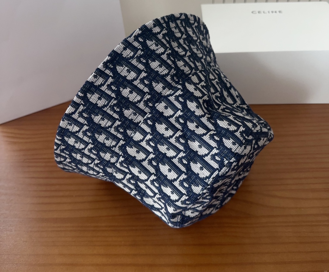 

Dior 迪奥 新款原单渔夫帽， 精致純也格调很有感觉，很酷很时尚，质量超赞