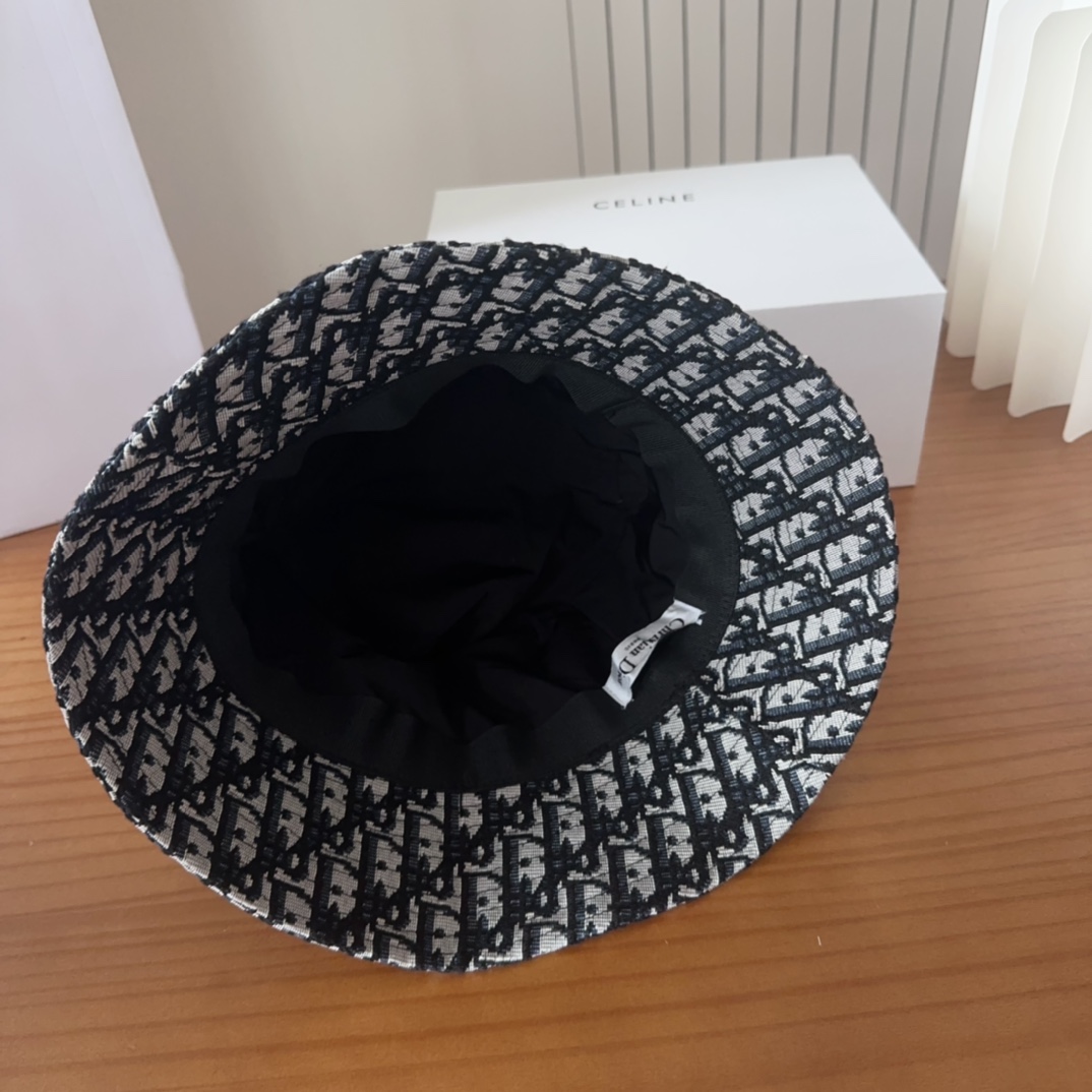 

Dior 迪奥 新款原单渔夫帽， 精致純也格调很有感觉，很酷很时尚，质量超赞