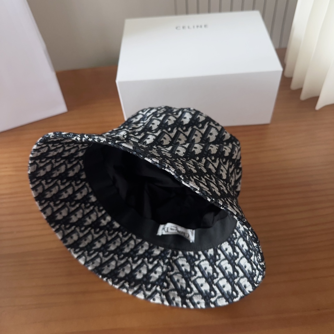 

Dior 迪奥 新款原单渔夫帽， 精致純也格调很有感觉，很酷很时尚，质量超赞