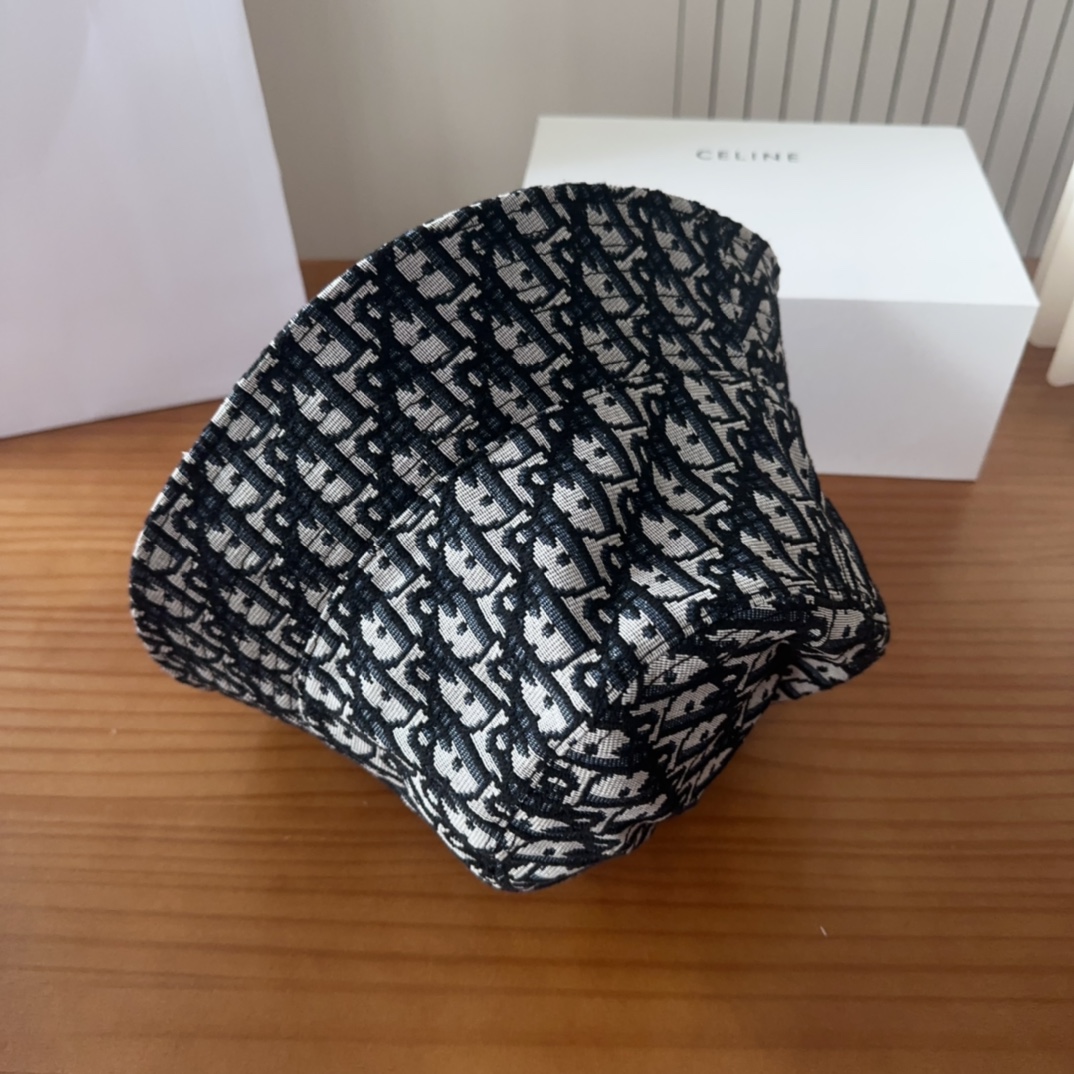 

Dior 迪奥 新款原单渔夫帽， 精致純也格调很有感觉，很酷很时尚，质量超赞