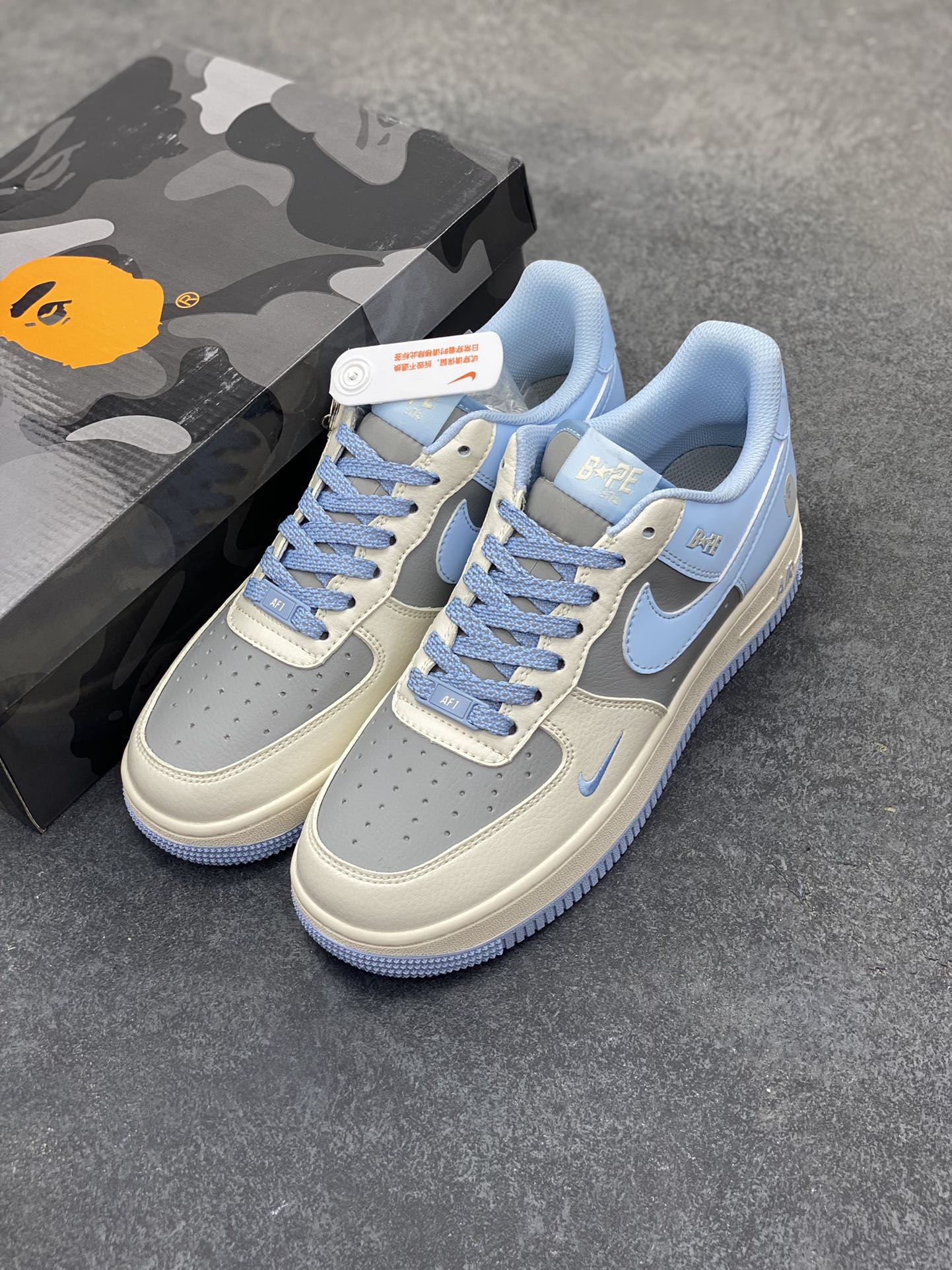 图片[8]-福利特价 NIke Air Force 1 \’07 Low “Bape联名–米灰蓝”空军一号 低帮 运动鞋 休闲鞋 折边针车 工艺难度大 原楦头原纸板 原装鞋盒 定制五金配件 内置全掌气垫 原厂鞋底 货号：BB9599-204 尺码：36 36.5 37.5 38 38.5 39 40 40.5 41 42 42.5 43 44 44.5 45-选品中心