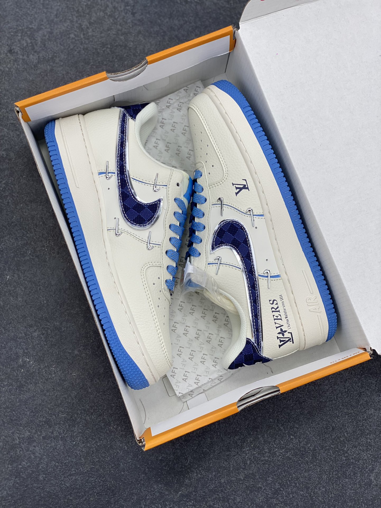 图片[9]-NIke Air Force 1 \’07 Low “LV联名——米蓝四勾”空军一号 低帮 运动鞋 休闲鞋 折边针车 工艺难度大 原楦头原纸板 原装鞋盒 定制五金配件 内置全掌气垫 原厂鞋底 货号：XS2869-003 尺码：36 36.5 37.5 38 38.5 39 40 40.5 41 42 42.5 43 44 44.5 45-选品中心