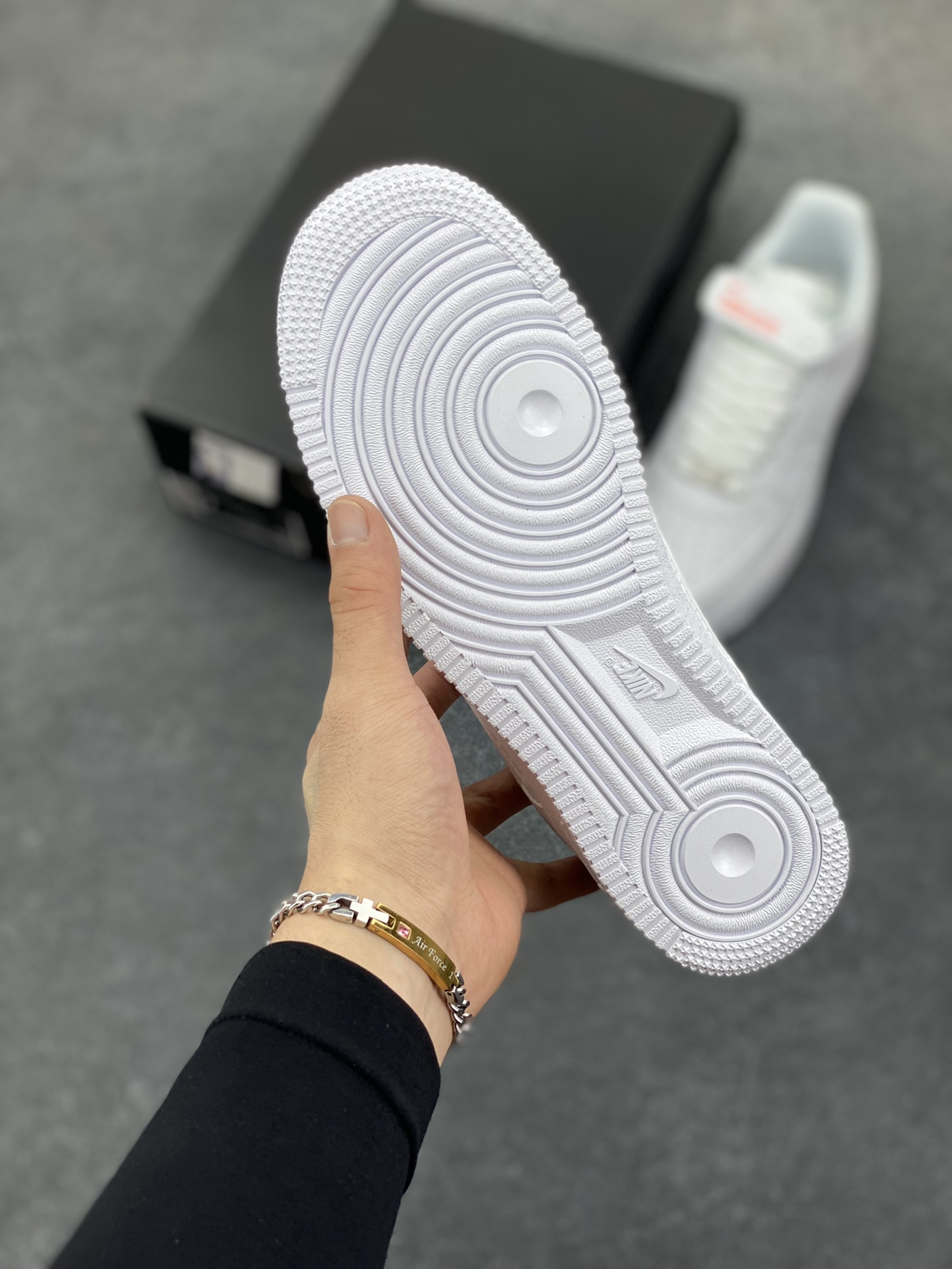 图片[5]-Nike Air Force 1 Low 科比 空军一号低帮运动休闲板鞋 原楦头原纸板 打造纯正空军版型 专注外贸渠道 全掌内置蜂窝气垫 原盒配件 原厂中底钢印、拉帮完美 货号：IB0018-100 尺码：36 36.5 37.5 38 38.5 39 40 40.5 41 42 42.5 43 44 44.5 45-选品中心