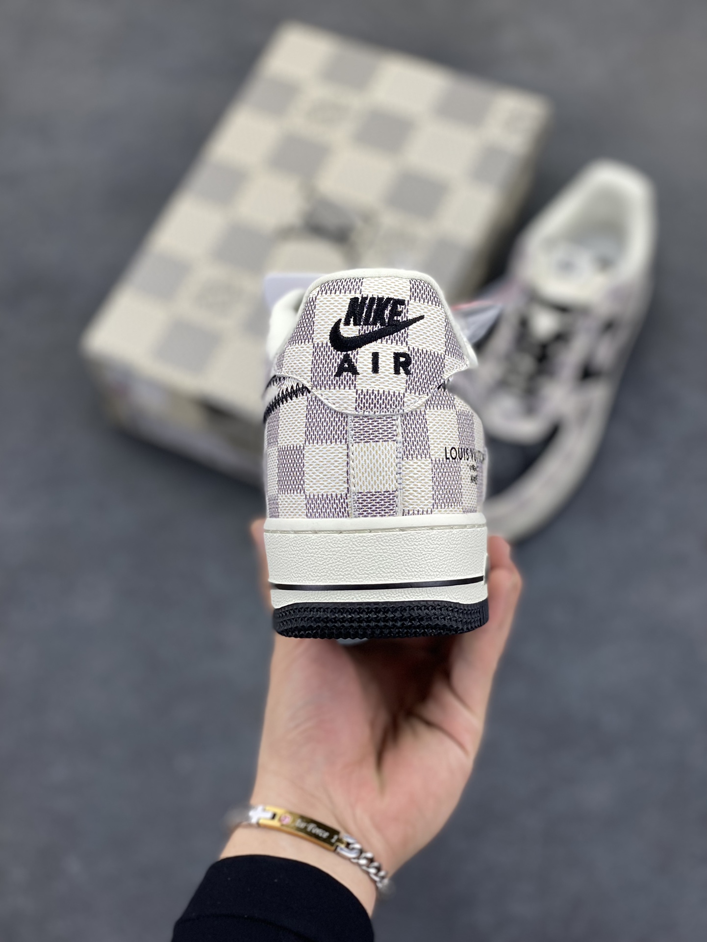 图片[4]-NIke Air Force 1 \’07 Low LV联名–格纹雾灰 空军一号低帮 运动鞋 休闲鞋 折边针车 工艺难度大 原楦头原纸板 原装鞋盒 原厂鞋底 超高清洁度 细节完美 货号：SC0601-562 尺码：36 36.5 37.5 38 38.5 39 40 40.5 41 42 42.5 43 44 44.5 45-选品中心