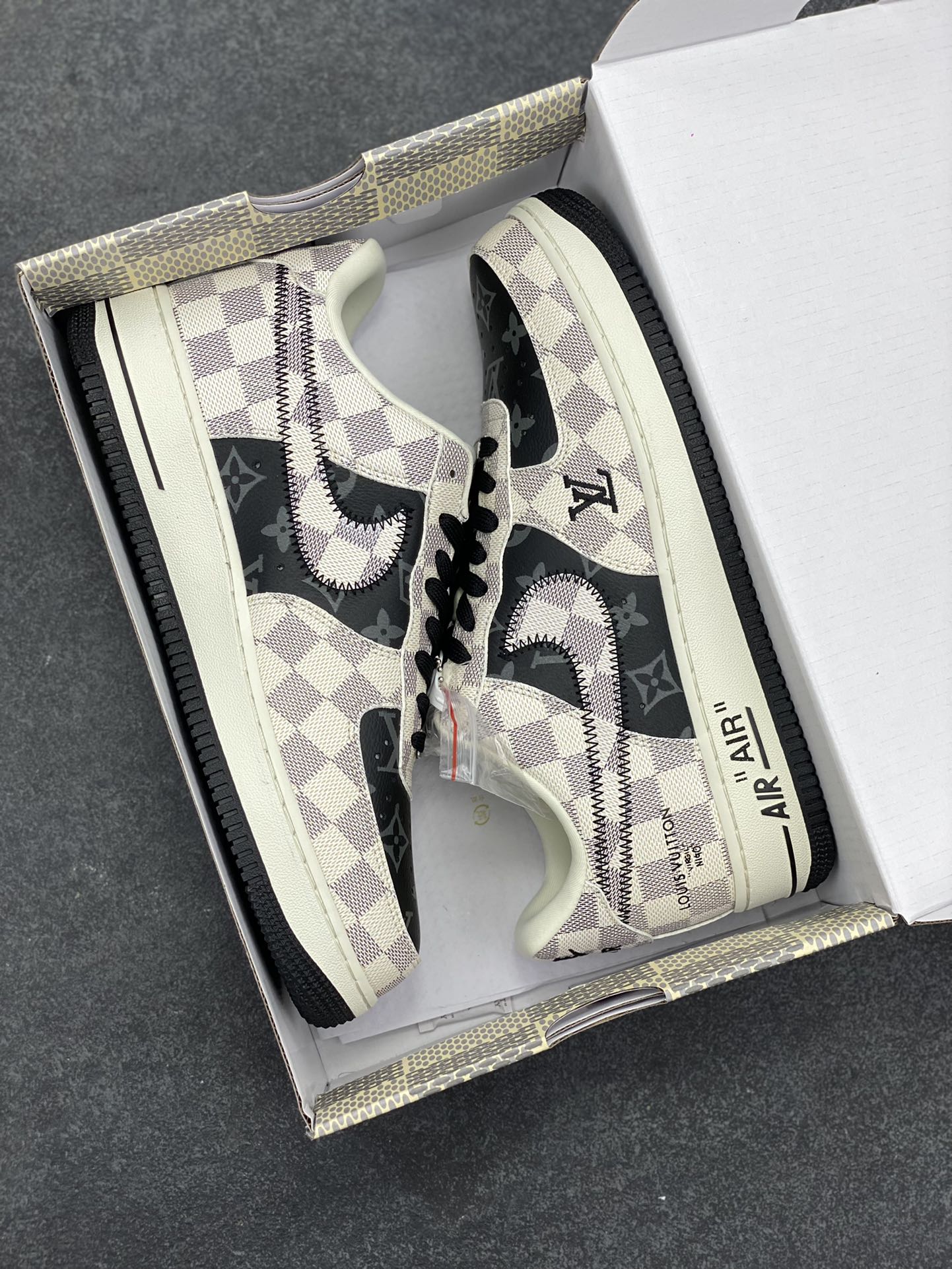 图片[9]-NIke Air Force 1 \’07 Low LV联名–格纹雾灰 空军一号低帮 运动鞋 休闲鞋 折边针车 工艺难度大 原楦头原纸板 原装鞋盒 原厂鞋底 超高清洁度 细节完美 货号：SC0601-562 尺码：36 36.5 37.5 38 38.5 39 40 40.5 41 42 42.5 43 44 44.5 45-选品中心