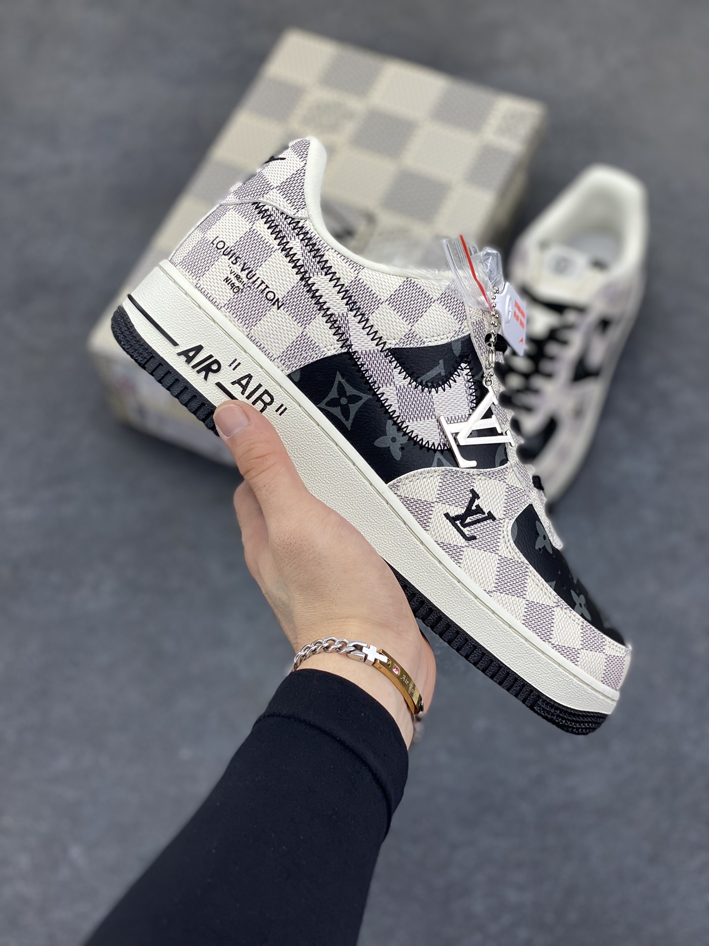 NIke Air Force 1 \’07 Low LV联名–格纹雾灰 空军一号低帮 运动鞋 休闲鞋 折边针车 工艺难度大 原楦头原纸板 原装鞋盒 原厂鞋底 超高清洁度 细节完美 货号:SC0601-562 尺码:36 36.5 37.5 38 38.5 39 40 40.5 41 42 42.5 43 44 44.5 45-选品中心