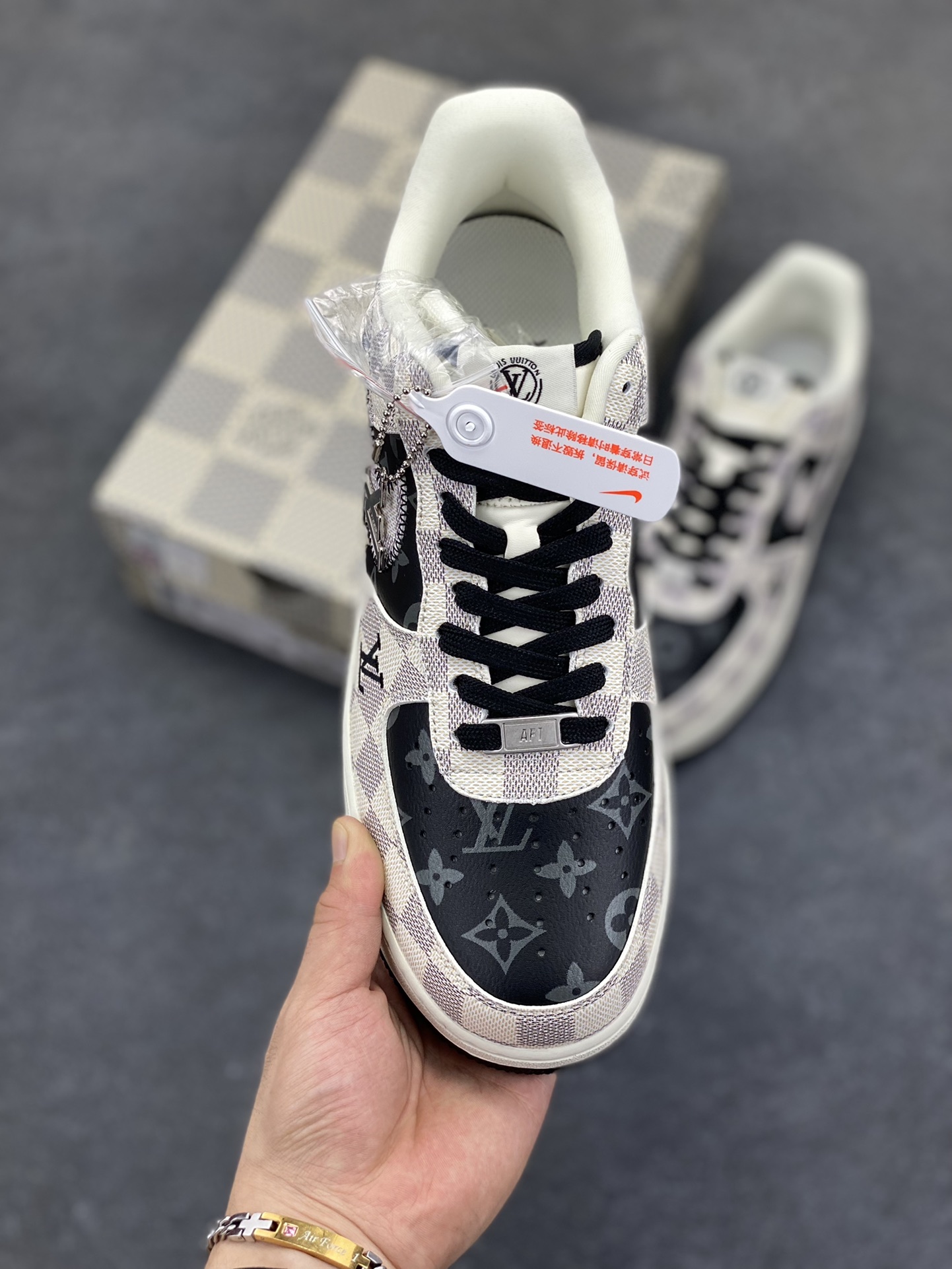 图片[2]-NIke Air Force 1 \’07 Low LV联名–格纹雾灰 空军一号低帮 运动鞋 休闲鞋 折边针车 工艺难度大 原楦头原纸板 原装鞋盒 原厂鞋底 超高清洁度 细节完美 货号：SC0601-562 尺码：36 36.5 37.5 38 38.5 39 40 40.5 41 42 42.5 43 44 44.5 45-选品中心