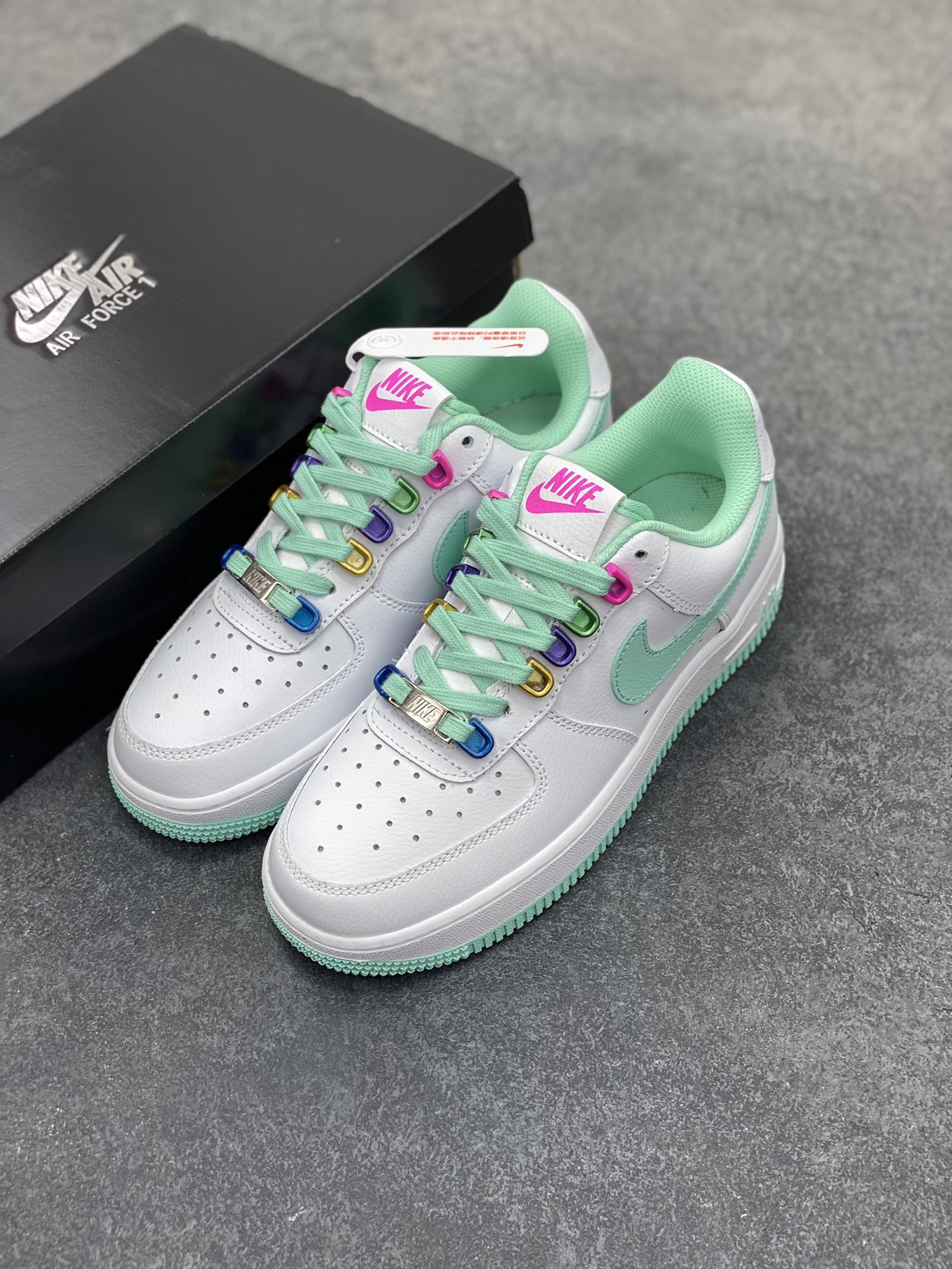 图片[8]-Nike Air Force 1 Low 空军一号低帮百搭休闲运动板鞋。柔软、弹性十足的缓震性能和出色的中底设计，横跨复古与现代的外型结合，造就出风靡全球三十多年的Force 1，直到今天还深受青睐。 货号：FB8971-100 尺码：36 36.5 37.5 38 38.5 39 40-选品中心