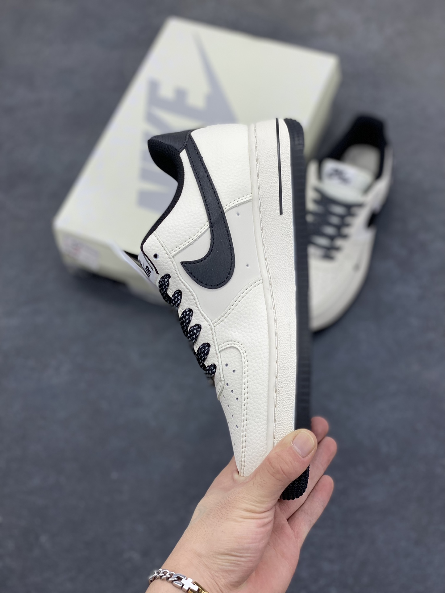 图片[3]-NIke Air Force 1 \’07 Low “NIKE-树纹经典黑”空军一号 低帮 运动鞋 休闲鞋 折边针车 工艺难度大 原楦头原纸板 原装鞋盒 定制五金配件 内置全掌气垫 原厂鞋底 货号：SM6668-105 尺码：36 36.5 37.5 38 38.5 39 40 40.5 41 42 42.5 43 44 44.5 45-选品中心