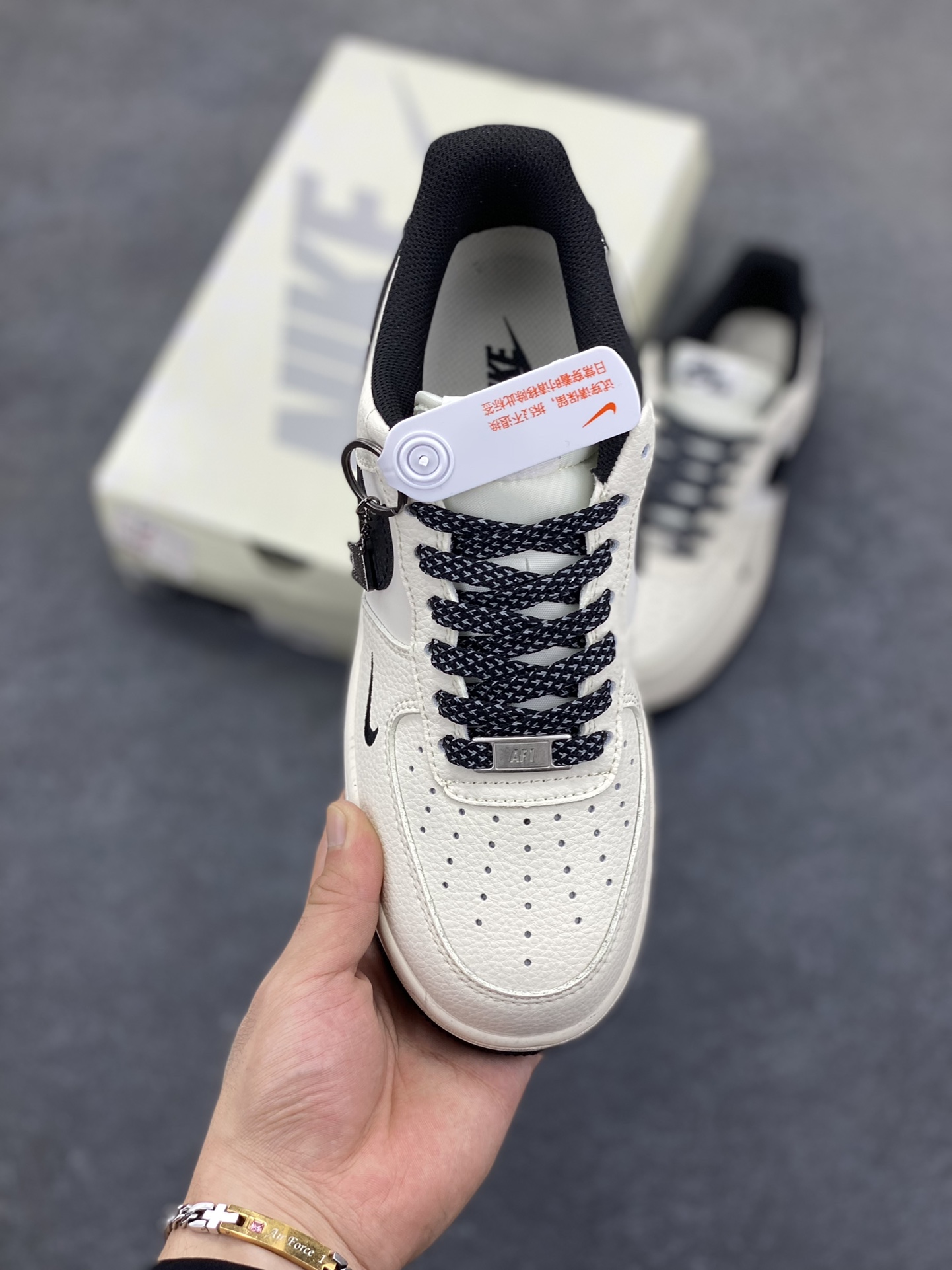 图片[2]-NIke Air Force 1 \’07 Low “NIKE-树纹经典黑”空军一号 低帮 运动鞋 休闲鞋 折边针车 工艺难度大 原楦头原纸板 原装鞋盒 定制五金配件 内置全掌气垫 原厂鞋底 货号：SM6668-105 尺码：36 36.5 37.5 38 38.5 39 40 40.5 41 42 42.5 43 44 44.5 45-选品中心