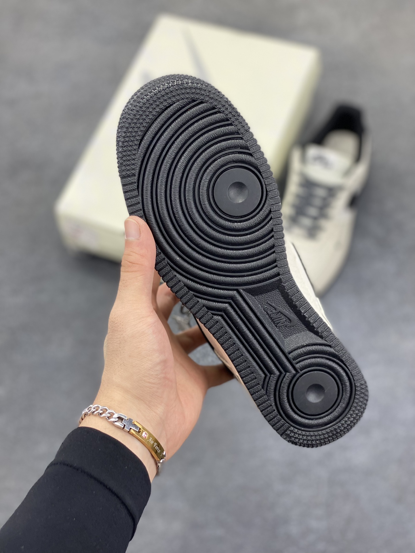 图片[5]-NIke Air Force 1 \’07 Low “NIKE-树纹经典黑”空军一号 低帮 运动鞋 休闲鞋 折边针车 工艺难度大 原楦头原纸板 原装鞋盒 定制五金配件 内置全掌气垫 原厂鞋底 货号：SM6668-105 尺码：36 36.5 37.5 38 38.5 39 40 40.5 41 42 42.5 43 44 44.5 45-选品中心