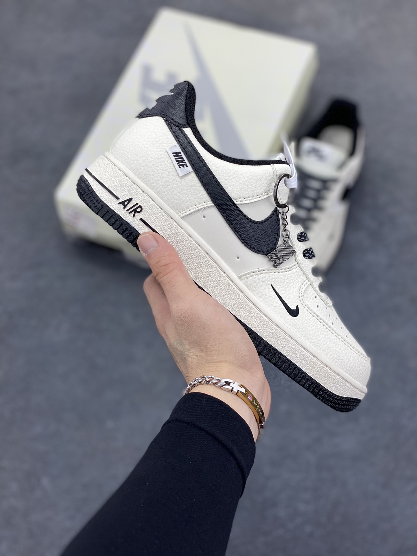 NIke Air Force 1 \'07 Low “NIKE-树纹经典黑”空军一号 低帮 运动鞋 休闲鞋 折边针车 工艺难度大 原楦头原纸板 原装鞋盒 定制五金配件 内置全掌气垫 原厂鞋底 货号：SM6668-105 尺码：36 36.5 37.5 38 38.5 39 40 40.5 41 42 42.5 43 44 44.5 45-选品中心