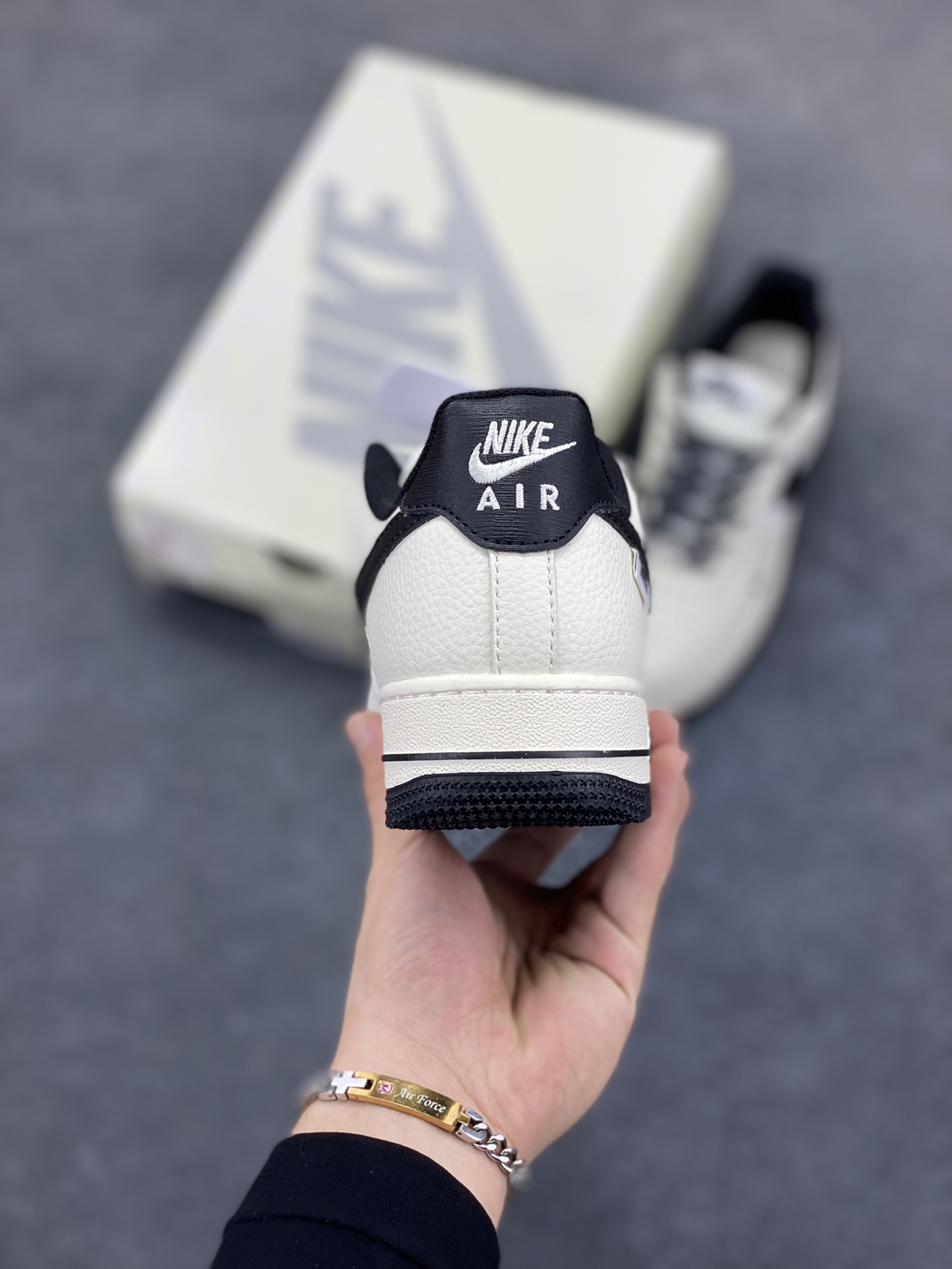 图片[4]-NIke Air Force 1 \’07 Low “NIKE-树纹经典黑”空军一号 低帮 运动鞋 休闲鞋 折边针车 工艺难度大 原楦头原纸板 原装鞋盒 定制五金配件 内置全掌气垫 原厂鞋底 货号：SM6668-105 尺码：36 36.5 37.5 38 38.5 39 40 40.5 41 42 42.5 43 44 44.5 45-选品中心