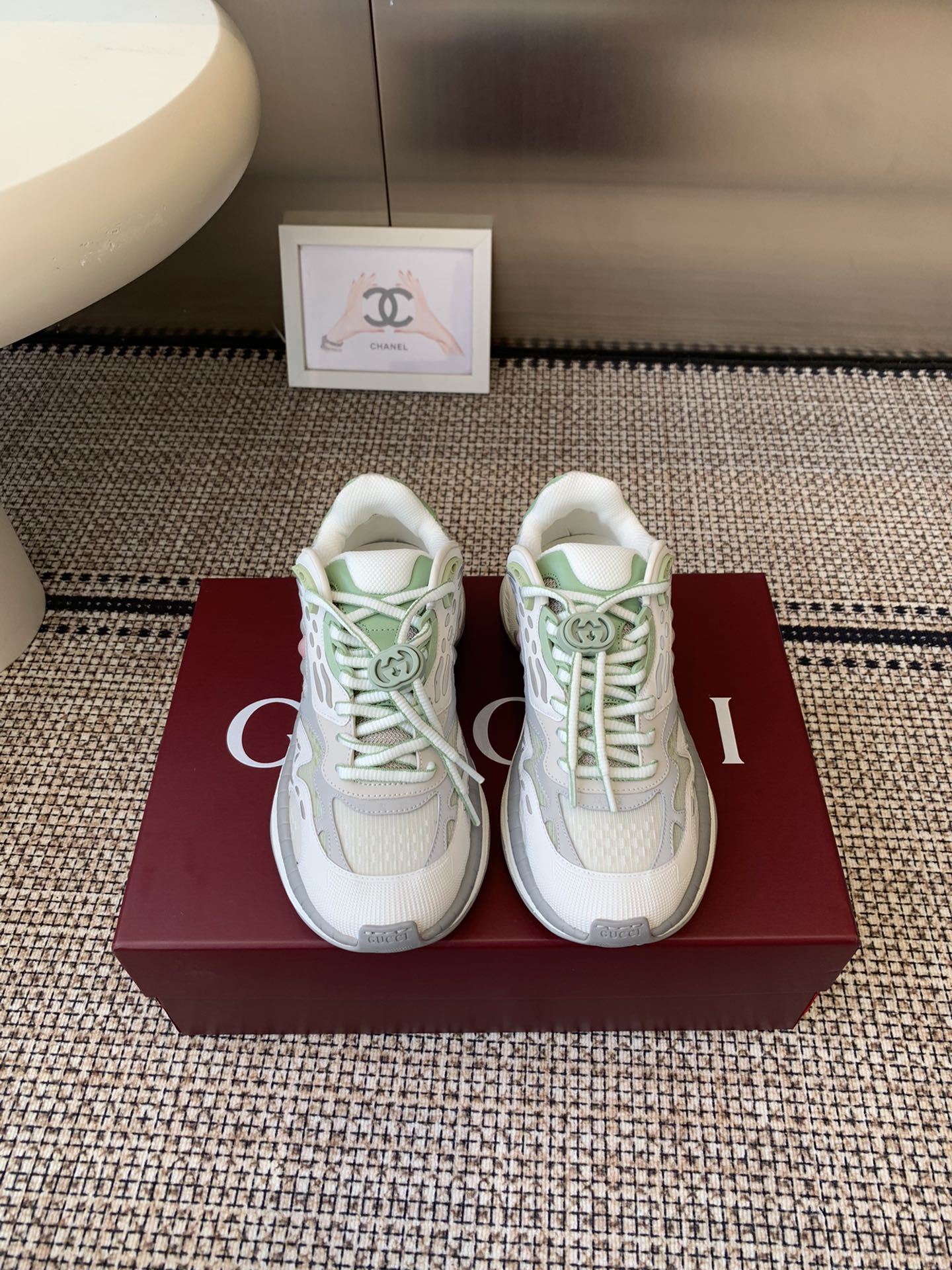 NO:511832,Top version Women's Gucci 2.0 Latest couple's dad shoes Sports shoes... This sports running shoes will be a generation of masterpieces. It adopts technology mesh/3D printing technology EVA shock-absorbing midsole/built-in carbon plate TPU combination sole (approximately 4cm increased) thick sole perfectly displays the posture... The foot feels super invincible, sports comfortable, casual and versatile, size women's 35-40, men's 39-45, dad shoes, gucci, sneakers19860909顶级版本 女款 男款Gucci 2.0 最新情侣款老爹鞋 运动鞋…… 这款运动跑鞋又将是一代绝唱 采用科技网面/3D打印技术 EVA减震中底/内置碳板 TPU组合大底（约4cm增高）厚底完美呈展姿态…… 脚感超级无敌好 运动舒适 休闲百搭 码数女款35—40 男款39—45,老爹鞋,gucci,sneakers,Women's Shoes