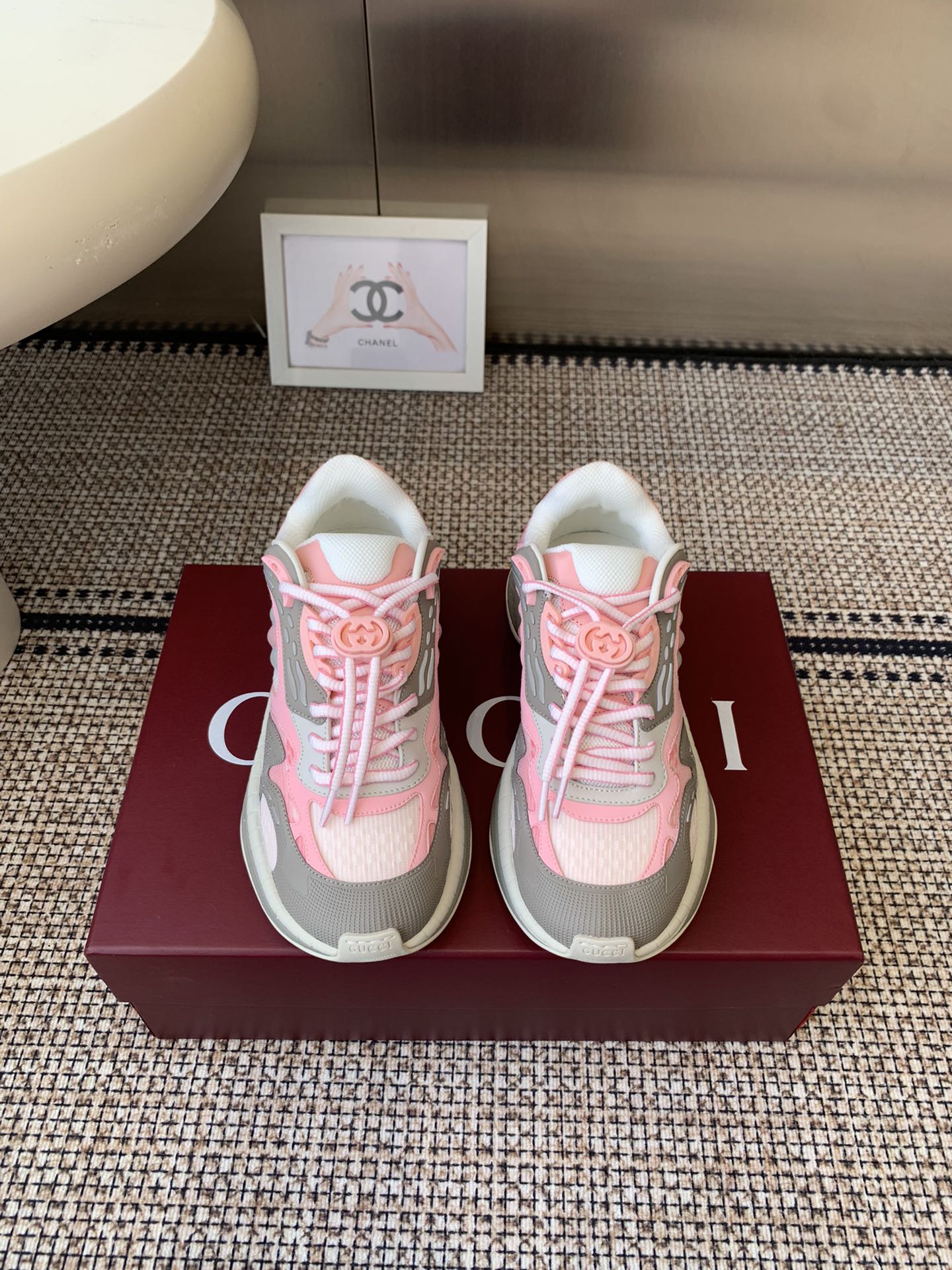 NO:511835,Top version Women's Gucci 2.0 latest couple's dad shoes sports shoes... This sports running shoes will be a generation of masterpieces. It adopts technology mesh/3D printing technology EVA shock-absorbing midsole/built-in carbon plate TPU combination sole (approximately 4cm increased) thick sole perfectly displays the posture... The foot feels super invincible, sports comfortable, casual and versatile, size women's 35-40 (41 customized), dad shoes, gucci, sneakers19860909顶级版本 女款 Gucci 2.0 最新情侣款老爹鞋 运动鞋…… 这款运动跑鞋又将是一代绝唱 采用科技网面/3D打印技术 EVA减震中底/内置碳板 TPU组合大底（约4cm增高）厚底完美呈展姿态…… 脚感超级无敌好 运动舒适 休闲百搭 码数女款35—40（41定做）,老爹鞋,gucci,sneakers,Women's Shoes