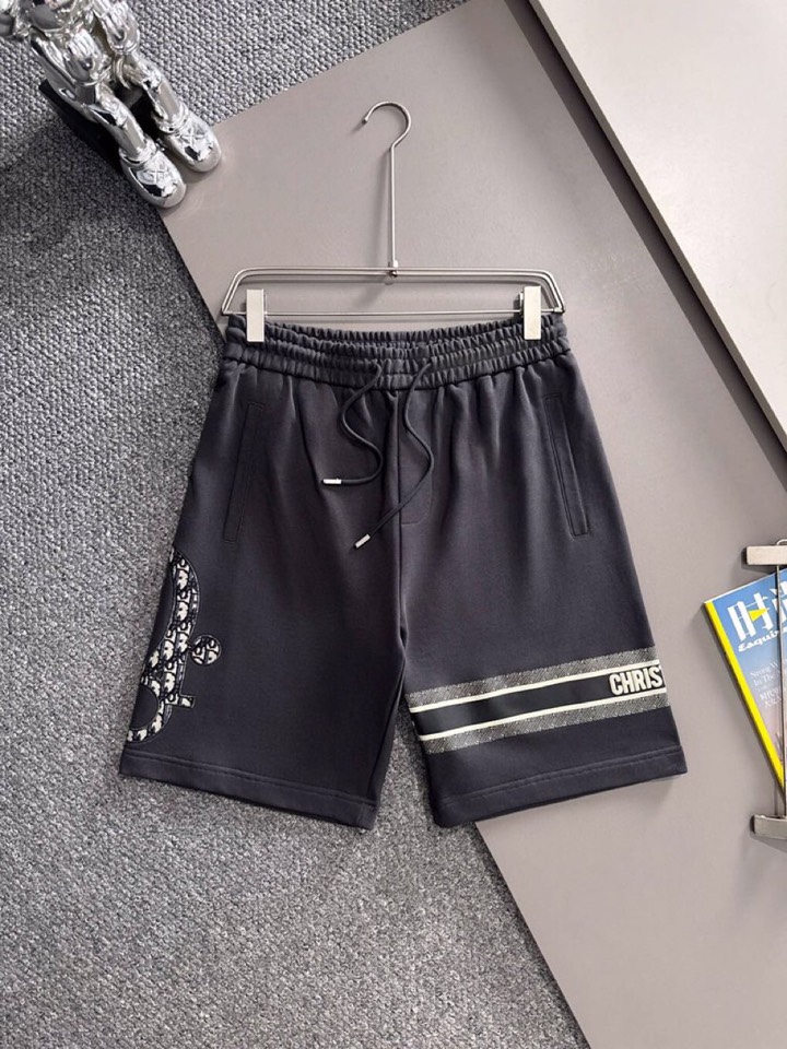 Title: Dior Dio2025s Classic Embroidery Shorts Summary Summary: Dior Dio2025s shorts with 3D embroidery on cotton fabric, available in XS-L sizes in black