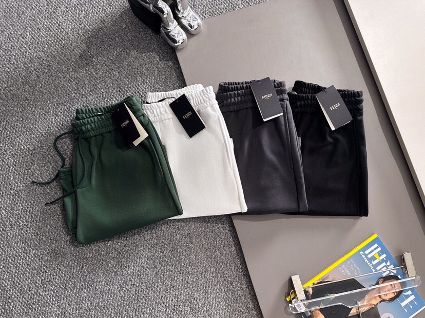 “432 FENDI Findi 2025s Classic Embroidery Shorts in Impregnated Cotton Fabric with 3D Embroidery” - 图片 2