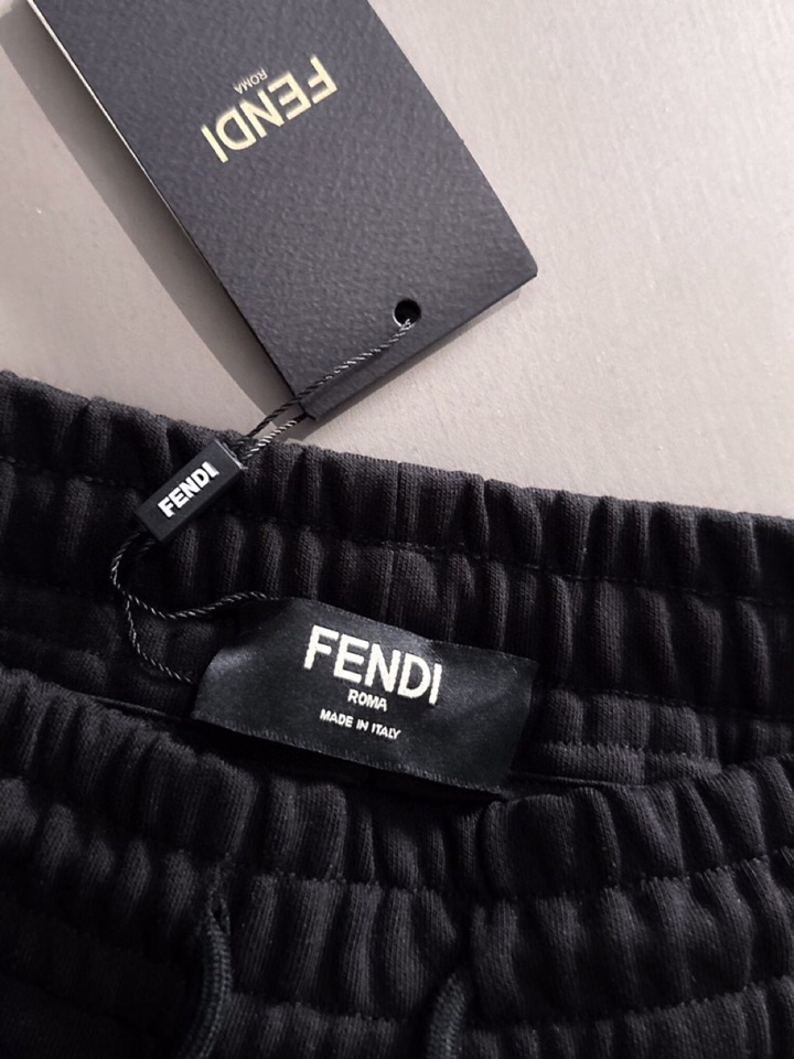 “432 FENDI Findi 2025s Classic Embroidery Shorts in Impregnated Cotton Fabric with 3D Embroidery” - 图片 3