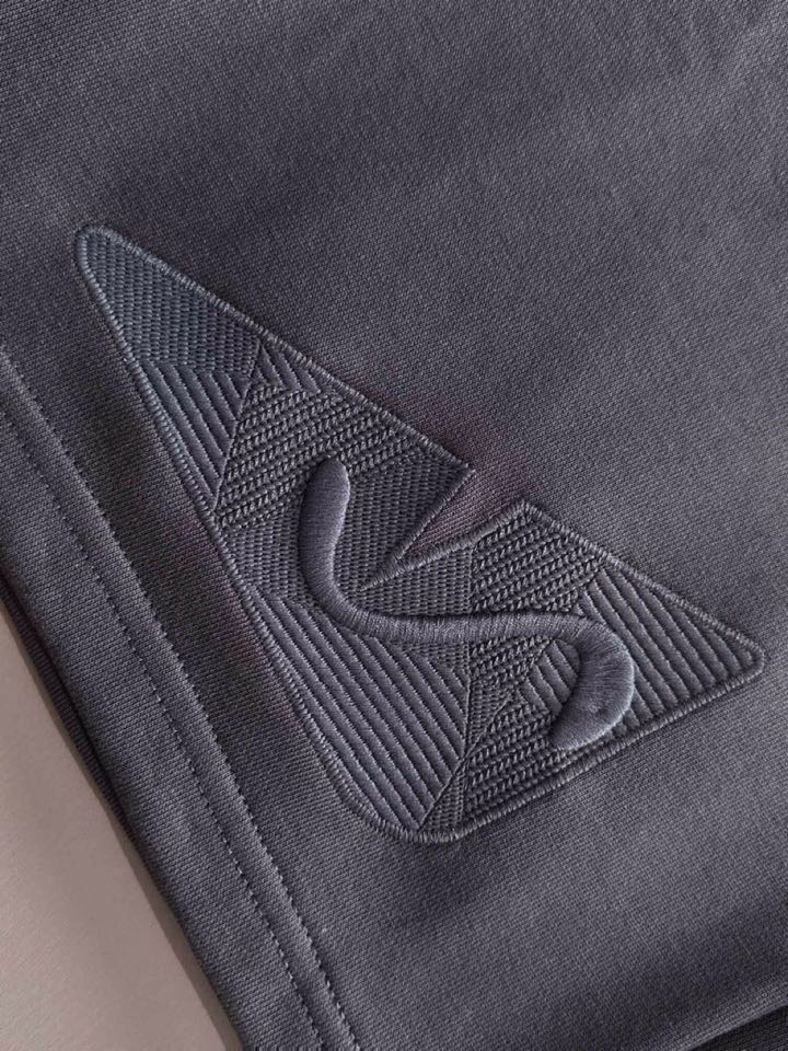 “FENDI Findi 2025s Classic Embroidery Shorts with 3D Details in Cotton Fabric” - 图片 6