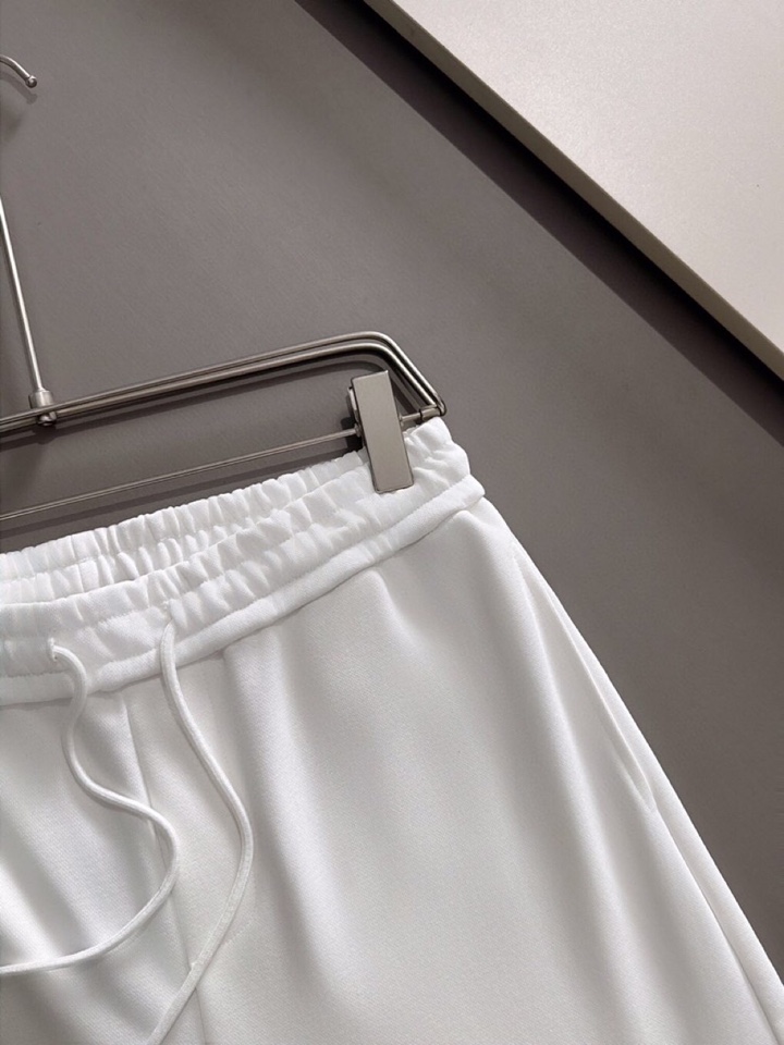 “2025 FENDI Findi Classic Embroidery Shorts in Impregnated Cotton Fabric with 3D Details” - 图片 3
