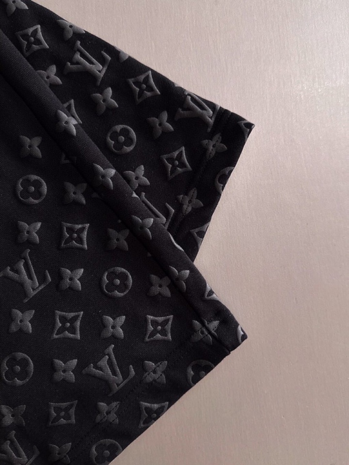 “Louis Vuitton LV Donkey 25s: High-Quality Summer Shorts with Custom Fabric and Classic Logo Design” - 图片 6