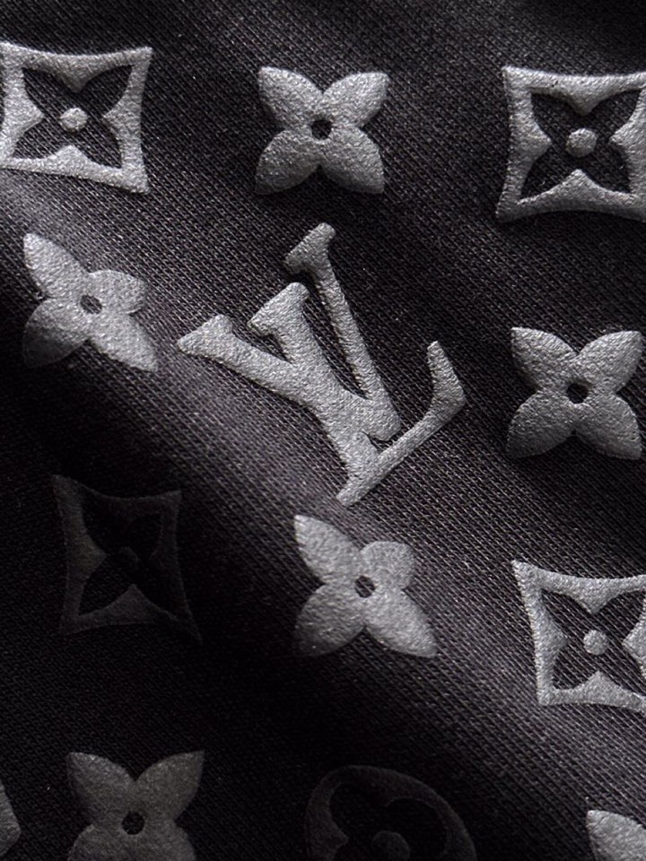 “Louis Vuitton LV Donkey 25s: High-Quality Summer Shorts with Custom Fabric and Classic Logo Design” - 图片 5