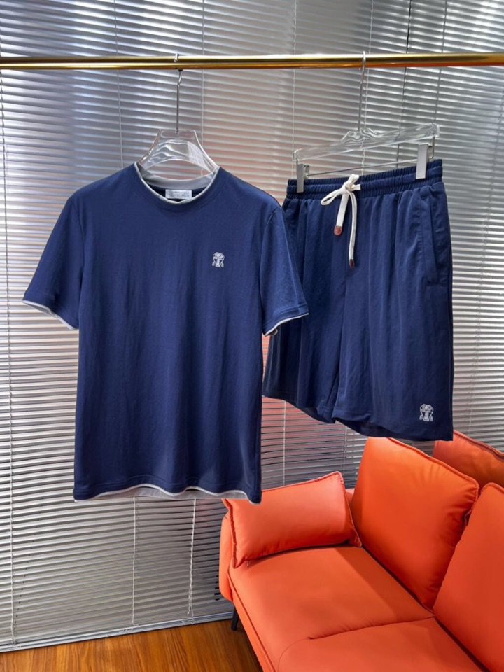 “Brumello Cucinelli BC: New Fashion with Light, Fluffy Silk Fabric in Blue and White” - 图片 1