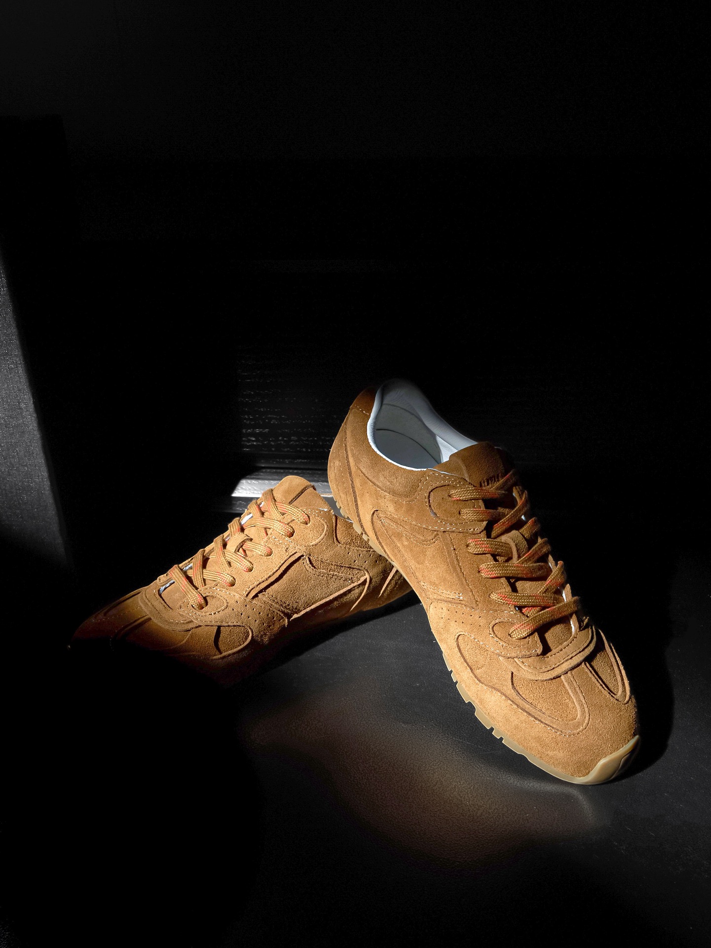 NO:883167,Purchased from the original version and developed 1:1. Spanish niche brand moral shoes. Purely handmade niche shoes. Ins surpasses the styles worn by many foreign bloggers. The first layer of fabric is mercerized suede cowhide. The lining is skin-friendly sheepskin. The foot pads are made of high-elastic memory latex + sheepskin. The sole is exclusive molded non-slip rubber outsole. Size: 35-41. Factory first release, casual shoes/sports shoes, sneakers, cowhide, sheepskin.19860909原版购入1:1开发 西班牙小众品牌德训鞋 纯手工制作的小众鞋子,ins超国外众多博主穿搭款 面料头层丝光绒反绒牛皮 内里亲肤羊皮 垫脚高弹记忆乳胶+羊皮 大底独家开模防滑橡胶大底 码数35-41 工厂首发元,休闲鞋/运动鞋,sneakers,cowhide,sheepskin,Women's Shoes