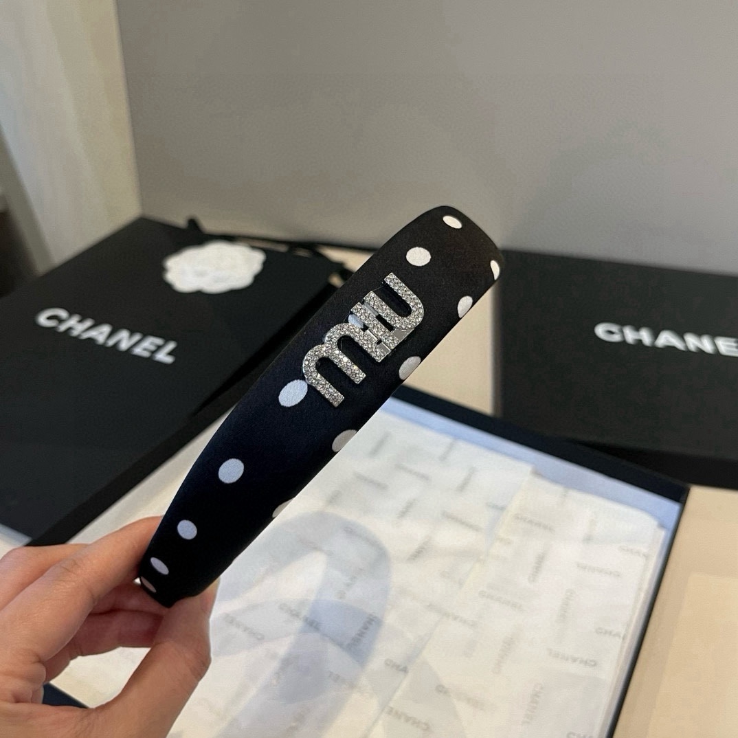 🆕

miumiu缪缪新款发箍