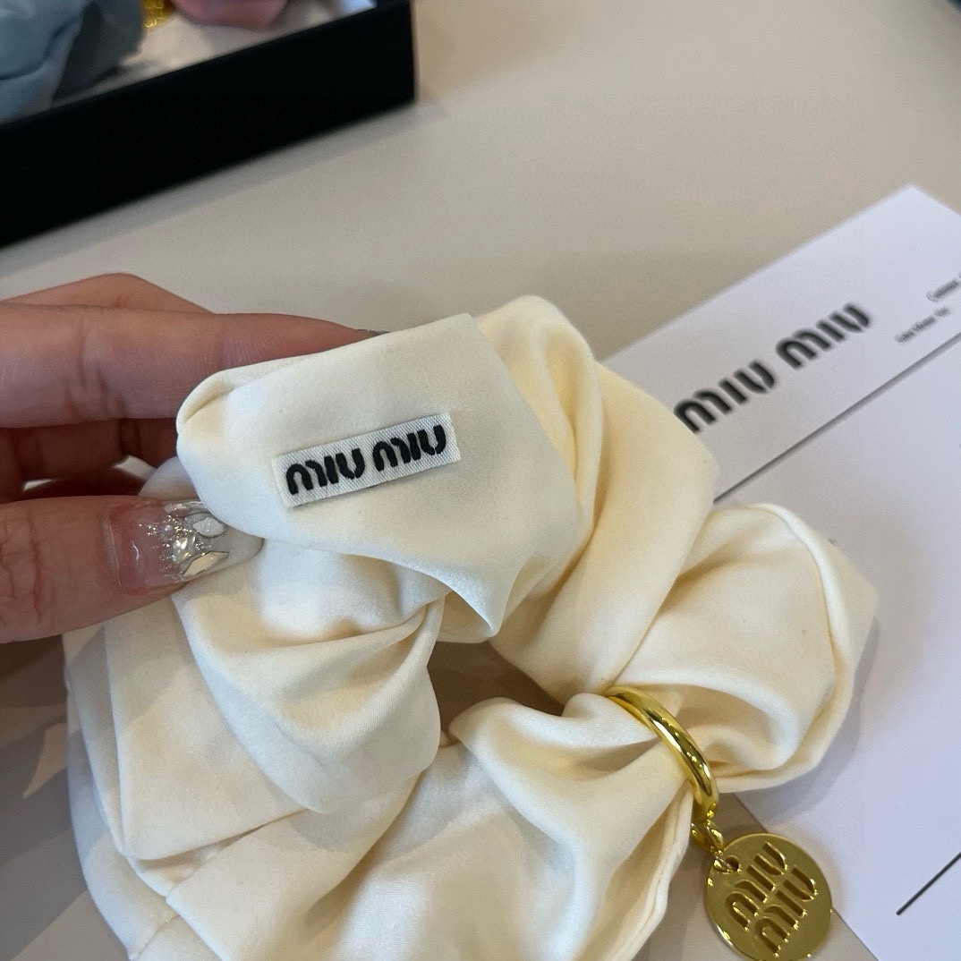 🆕

miumiu缪缪新款发圈