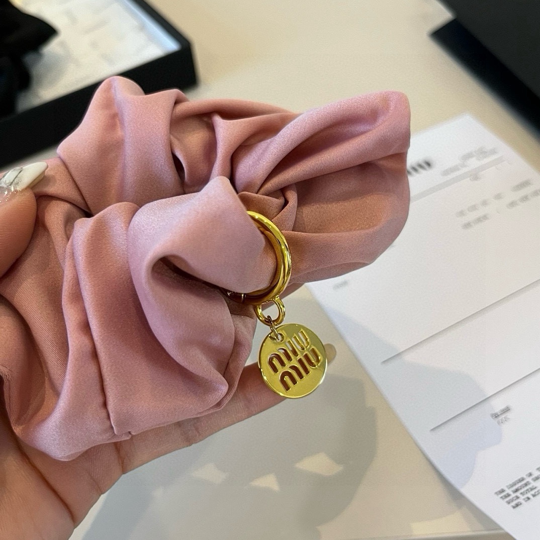 🆕

miumiu缪缪新款发圈