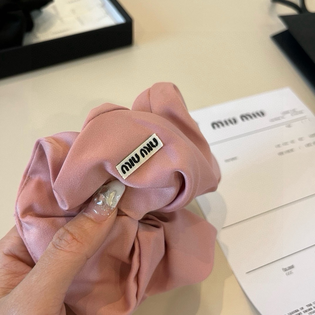 🆕

miumiu缪缪新款发圈