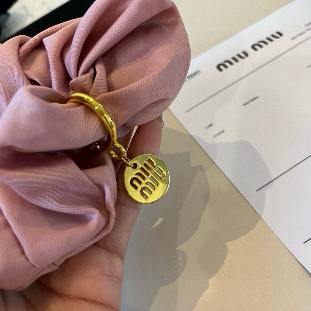 🆕

miumiu缪缪新款发圈