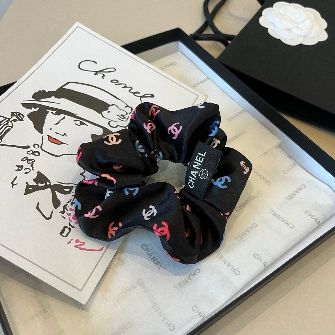 🆕

Chanel香奈儿发圈，绸缎面料，蓝 粉 黑