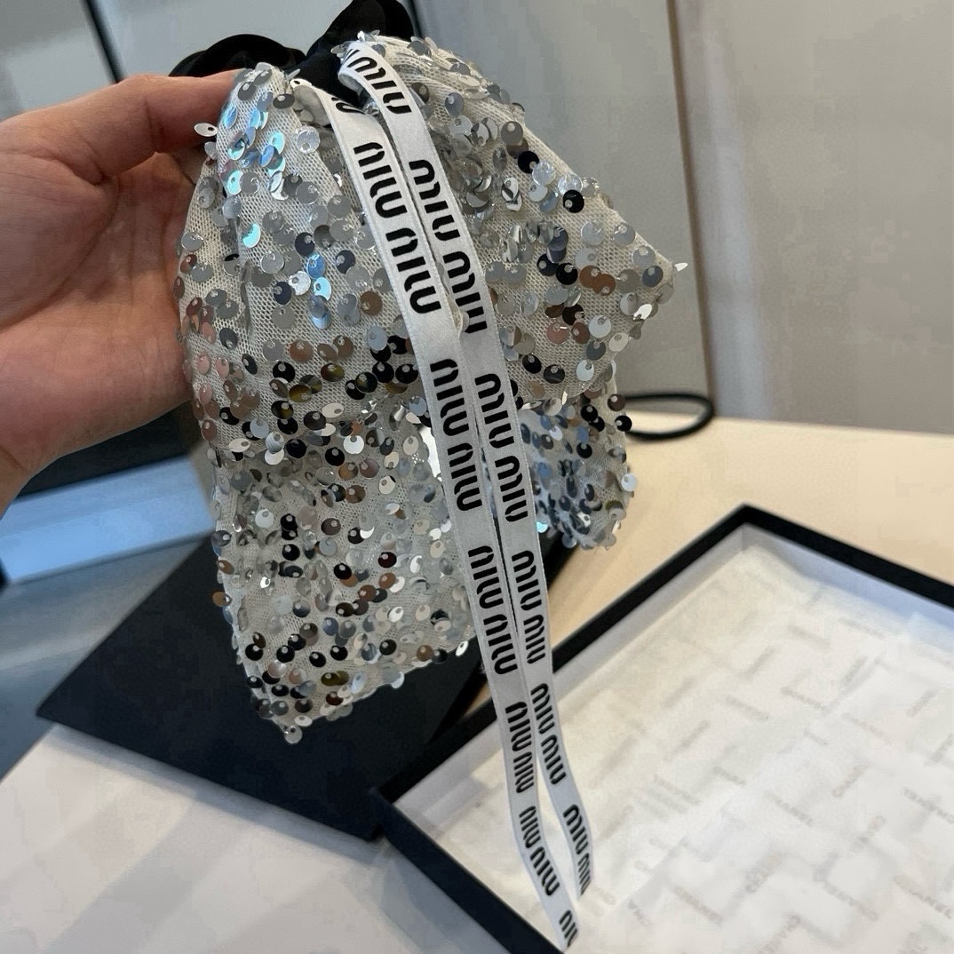 🆕

缪缪miumiu蝴蝶结发圈