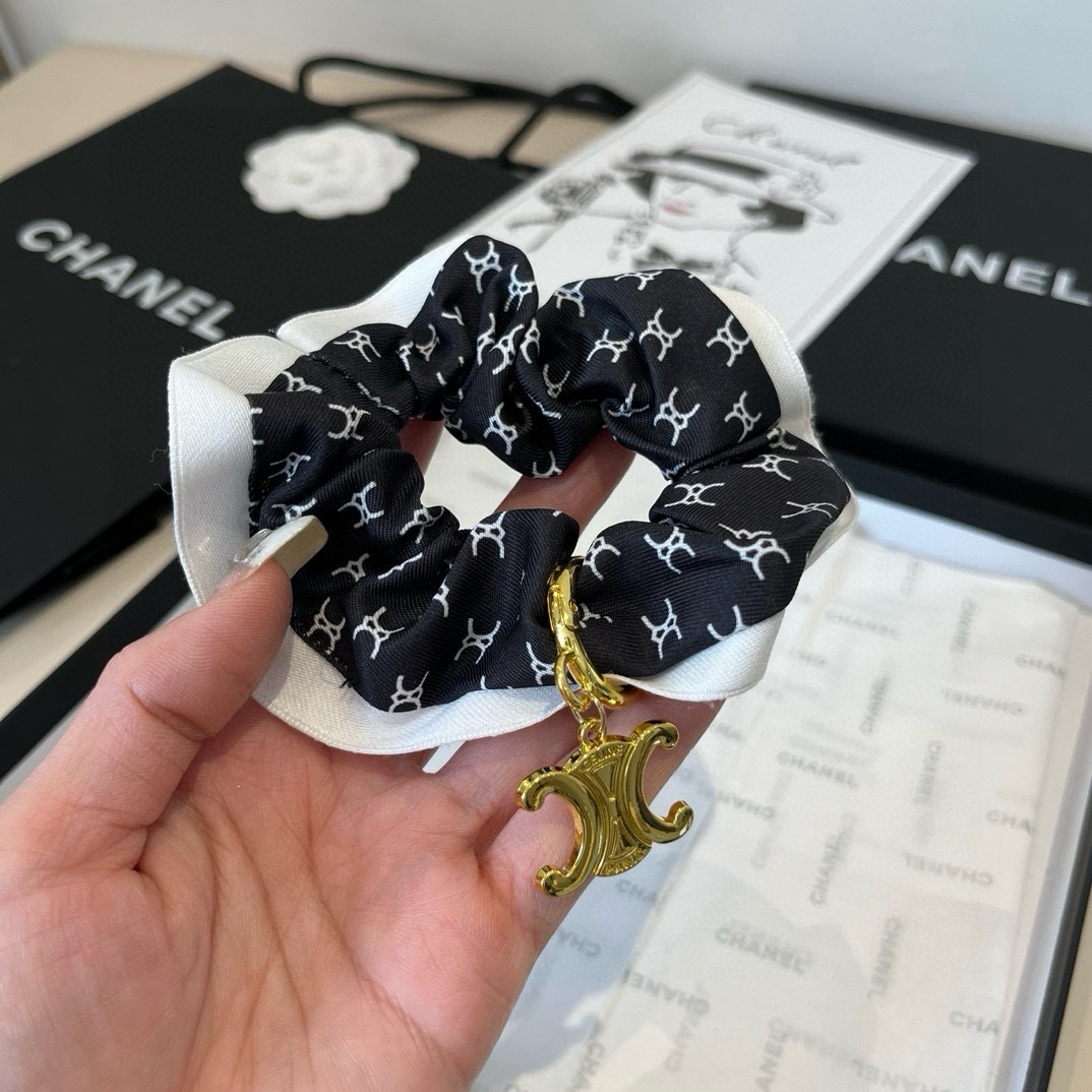 🆕

Celine赛琳新款发圈
