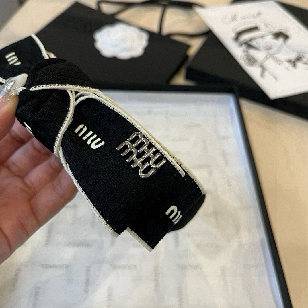 🆕

miumiu缪缪新款发箍