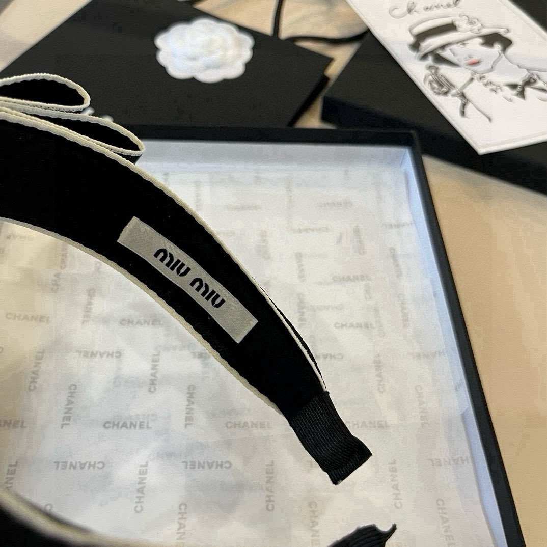 🆕

miumiu缪缪新款发箍