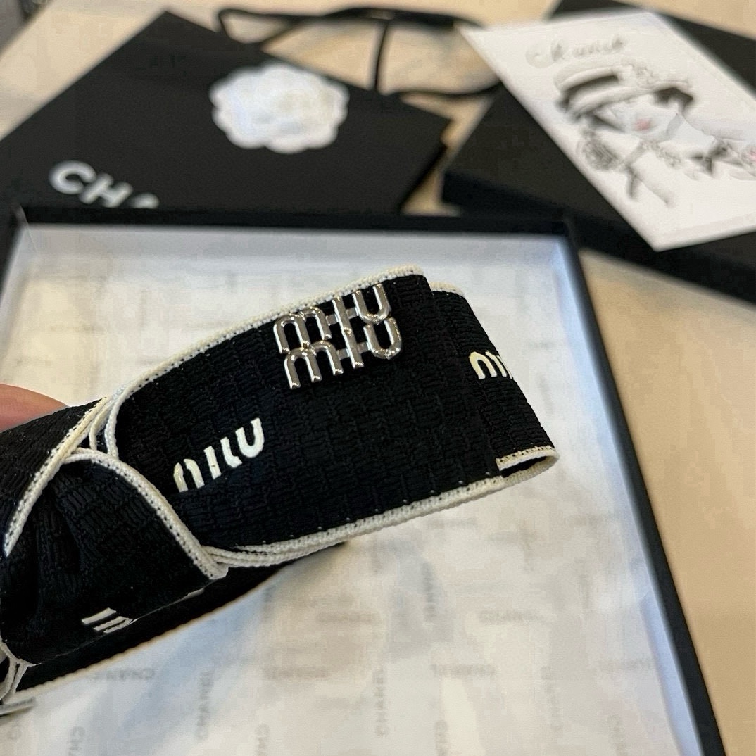🆕

miumiu缪缪新款发箍