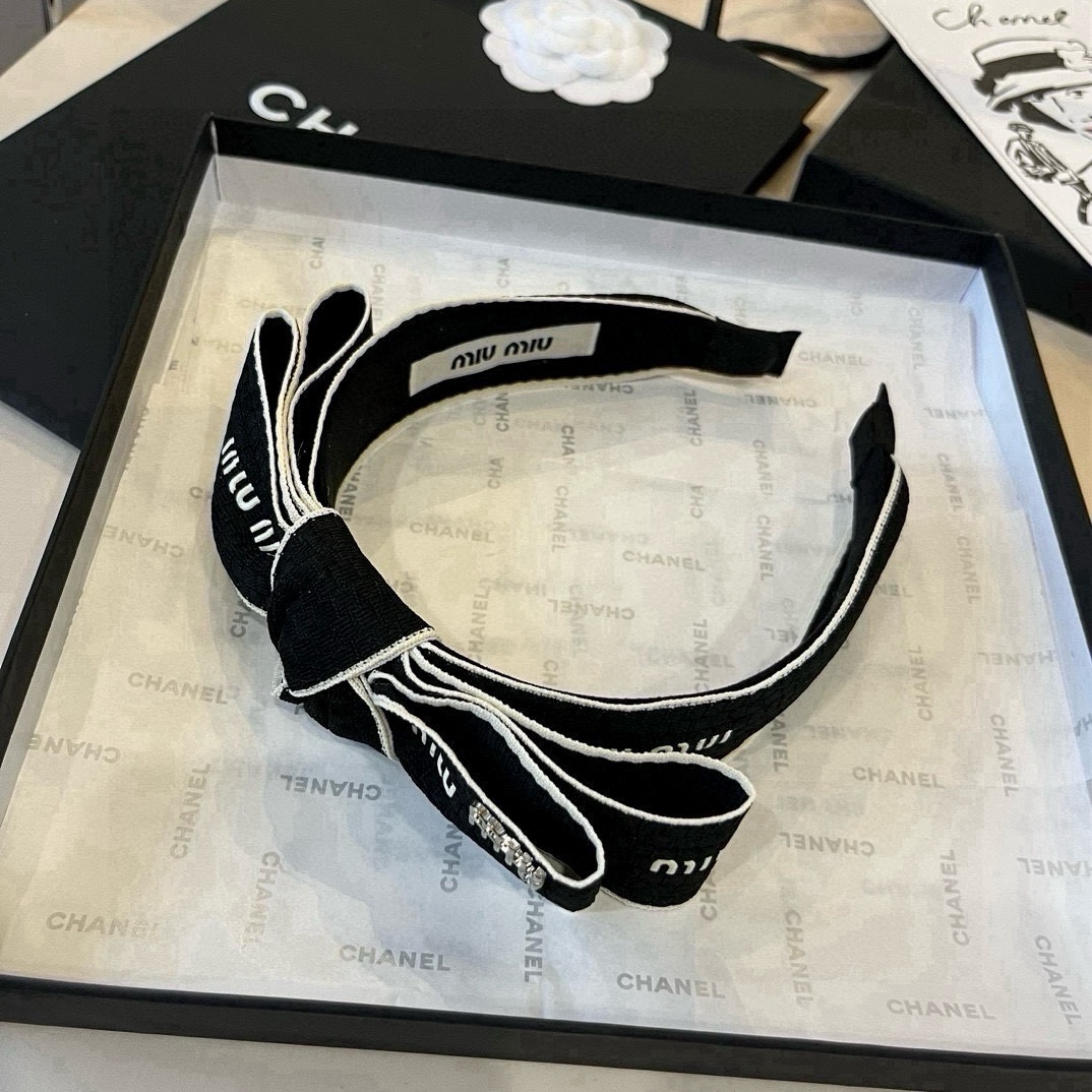 🆕

miumiu缪缪新款发箍