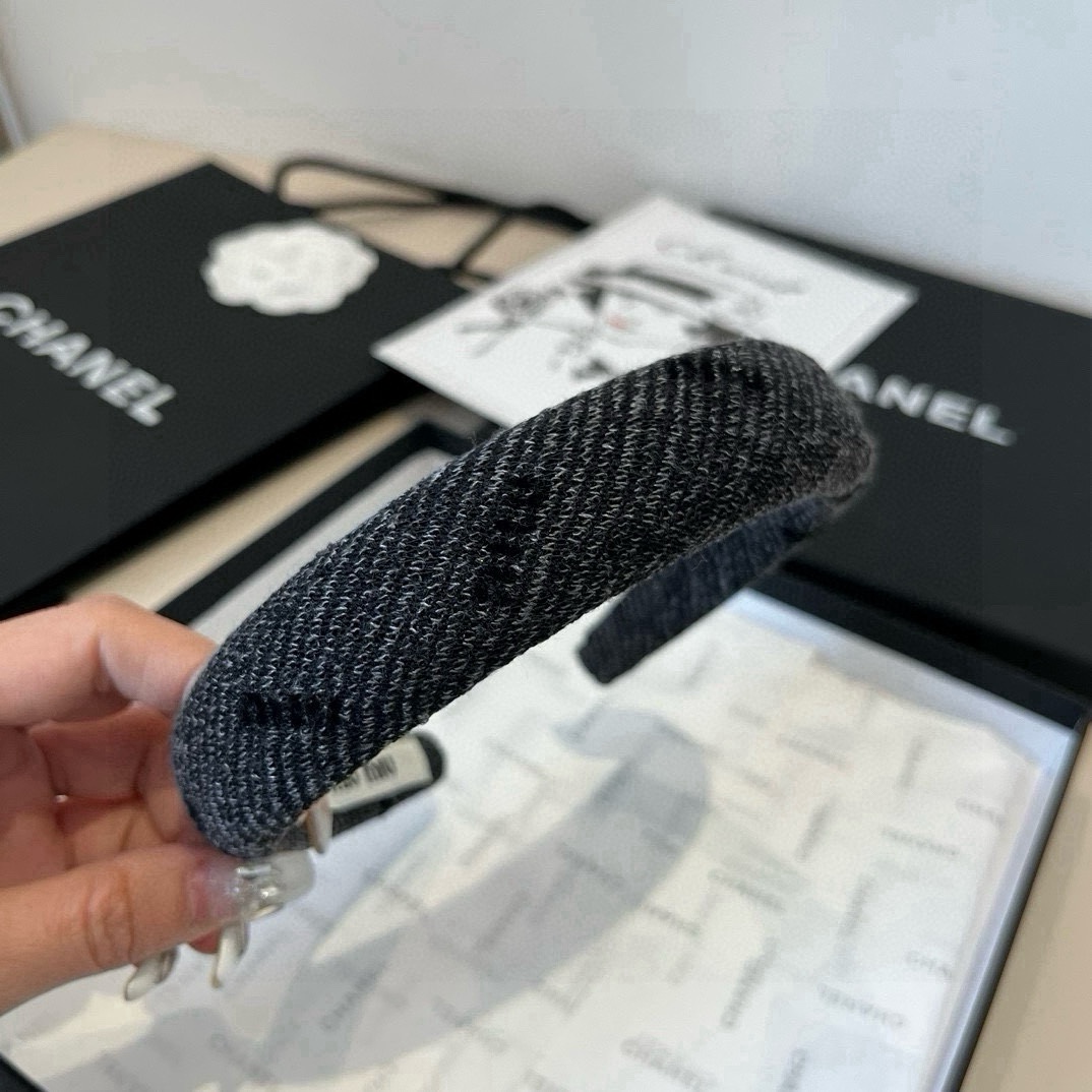 🆕

miumiu缪缪新款发箍