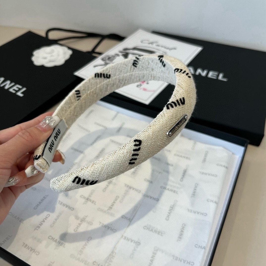 🆕

miumiu缪缪新款发箍