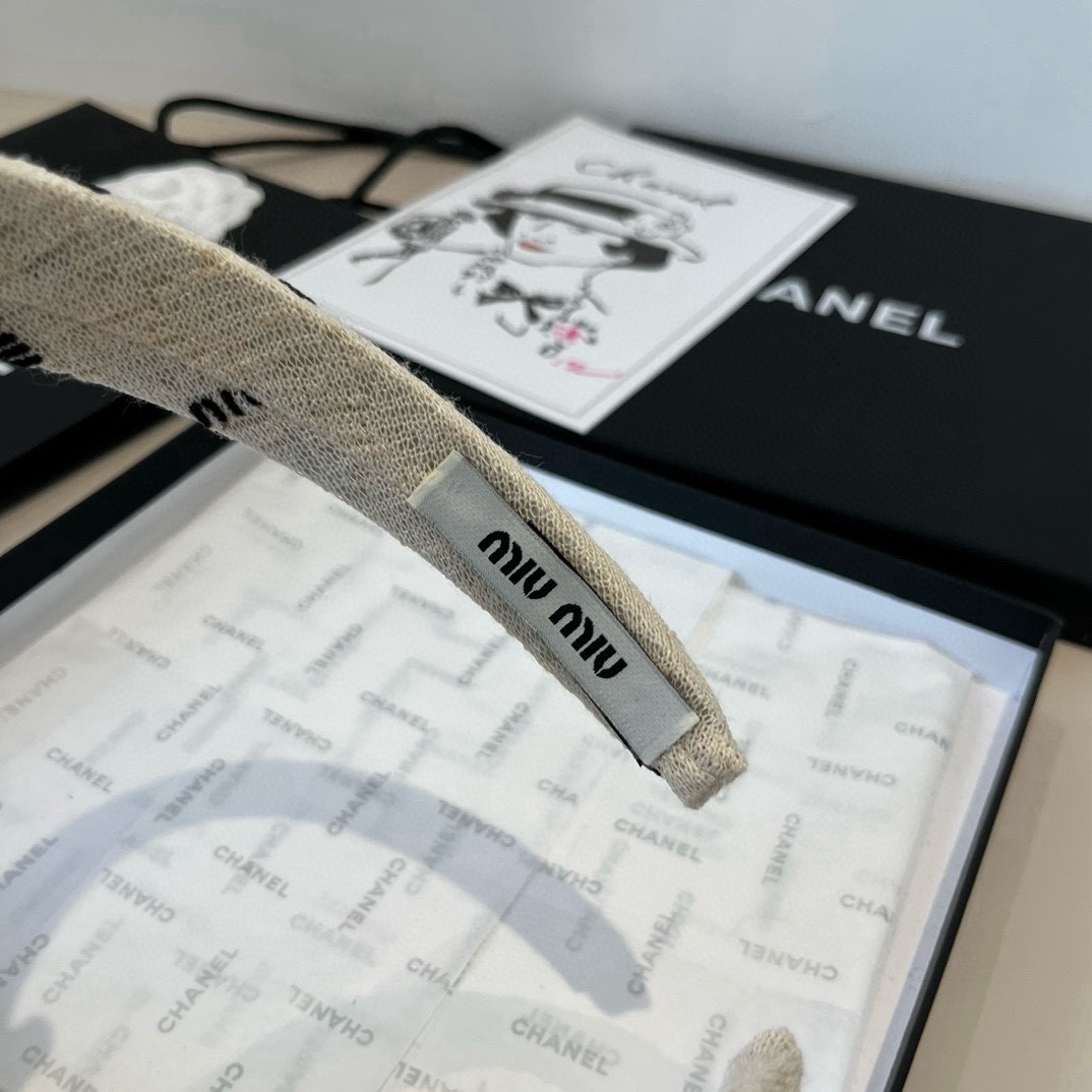 🆕

miumiu缪缪新款发箍