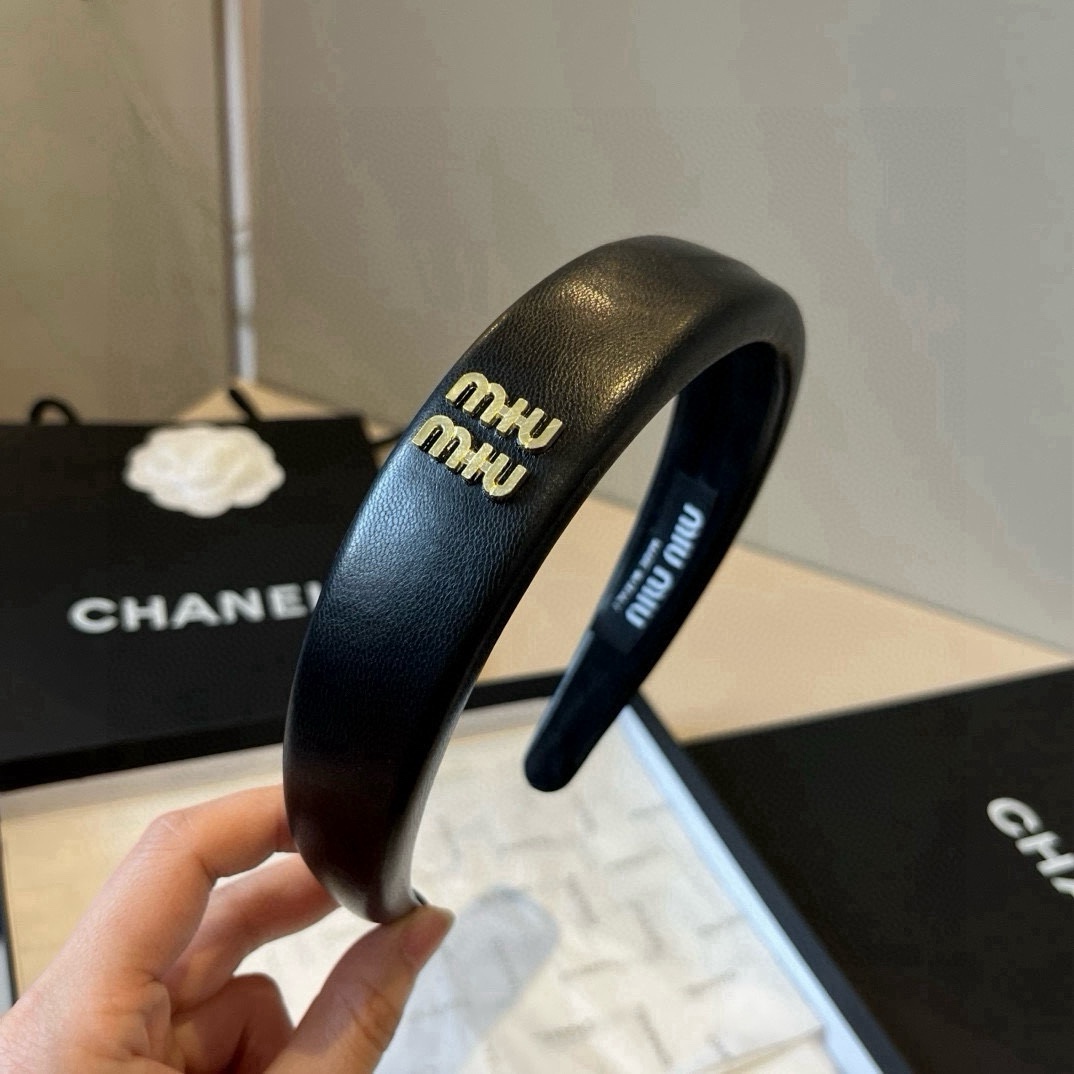 🆕

miumiu缪缪新款发箍