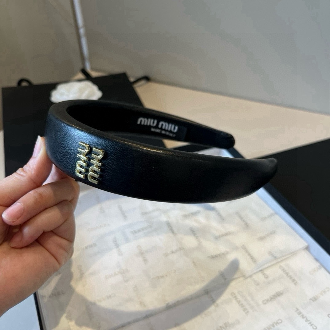 🆕

miumiu缪缪新款发箍