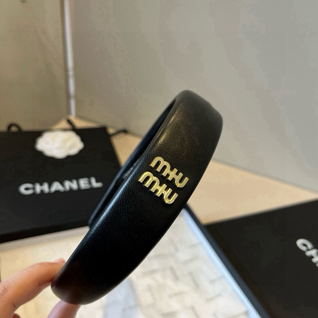 🆕

miumiu缪缪新款发箍
