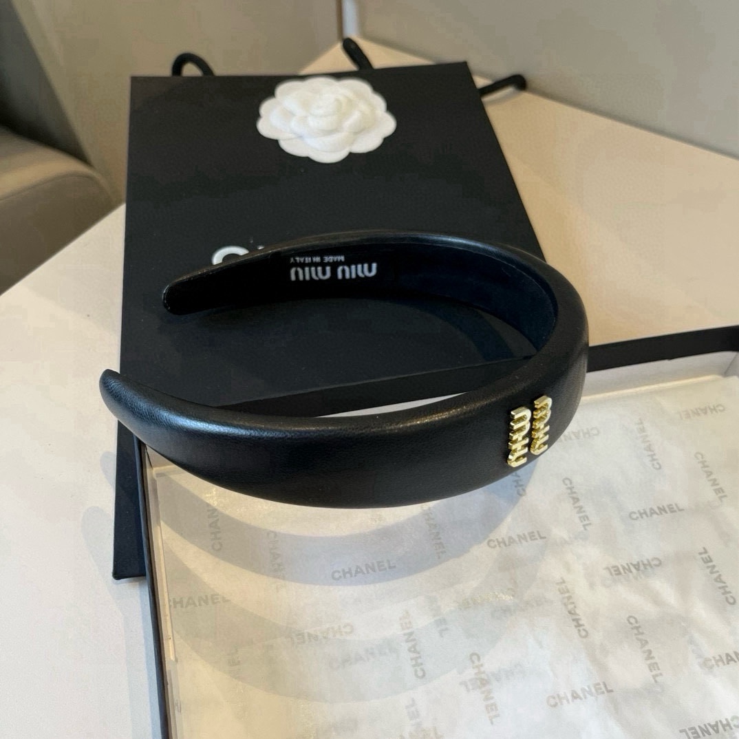 🆕

miumiu缪缪新款发箍